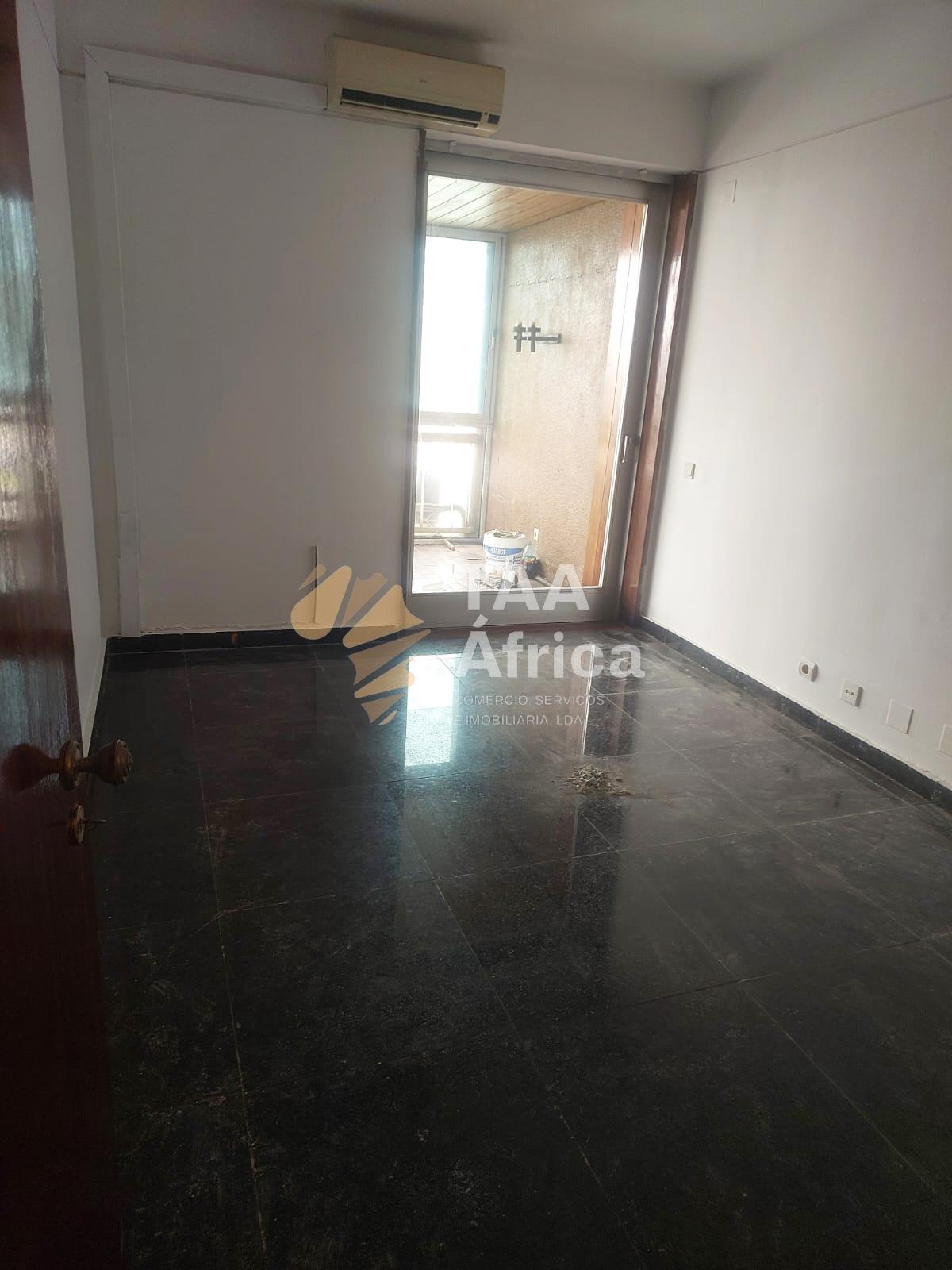 APARTAMENTO T3+1 NA MARGINAL