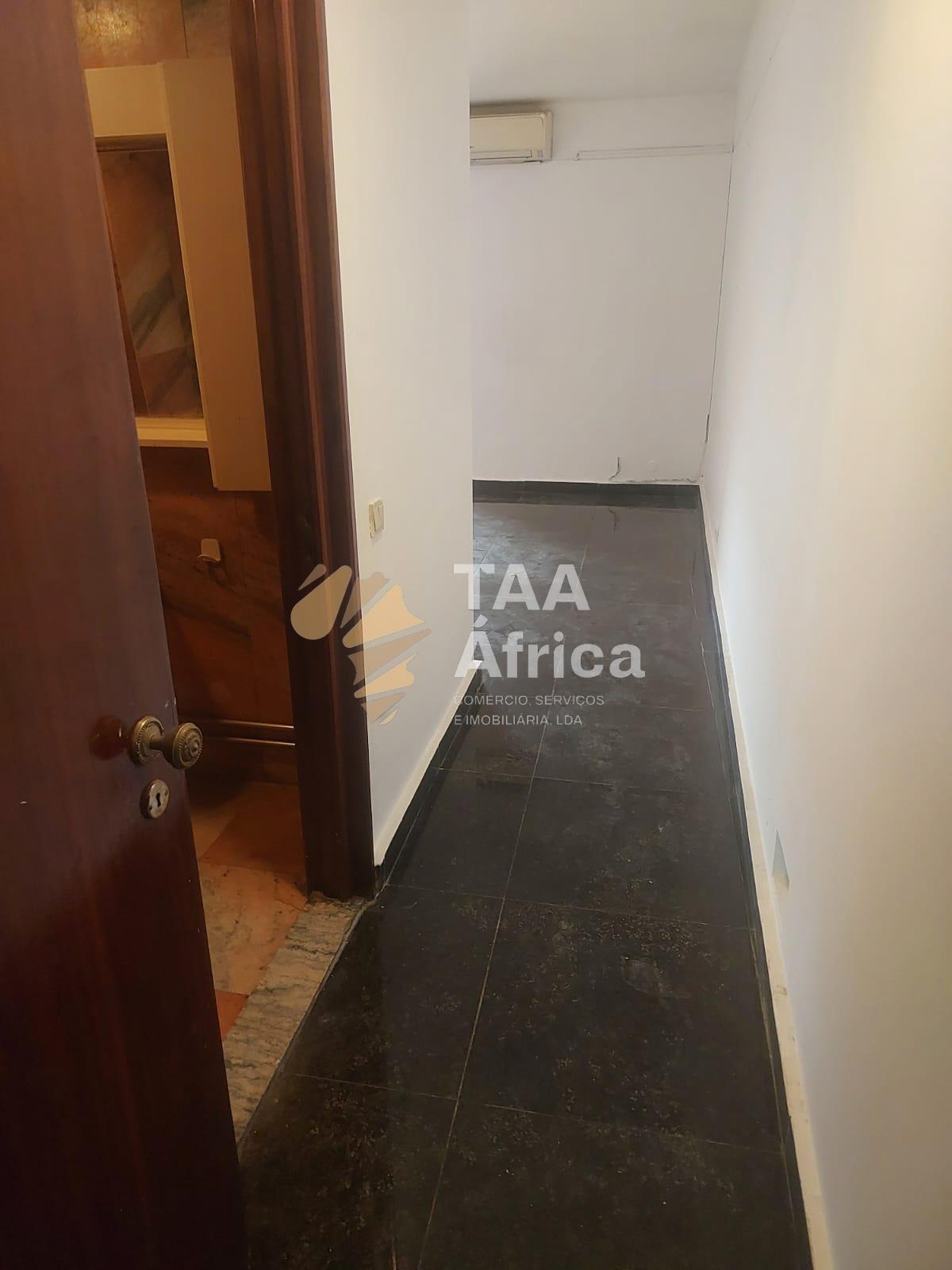 APARTAMENTO T3+1 NA MARGINAL