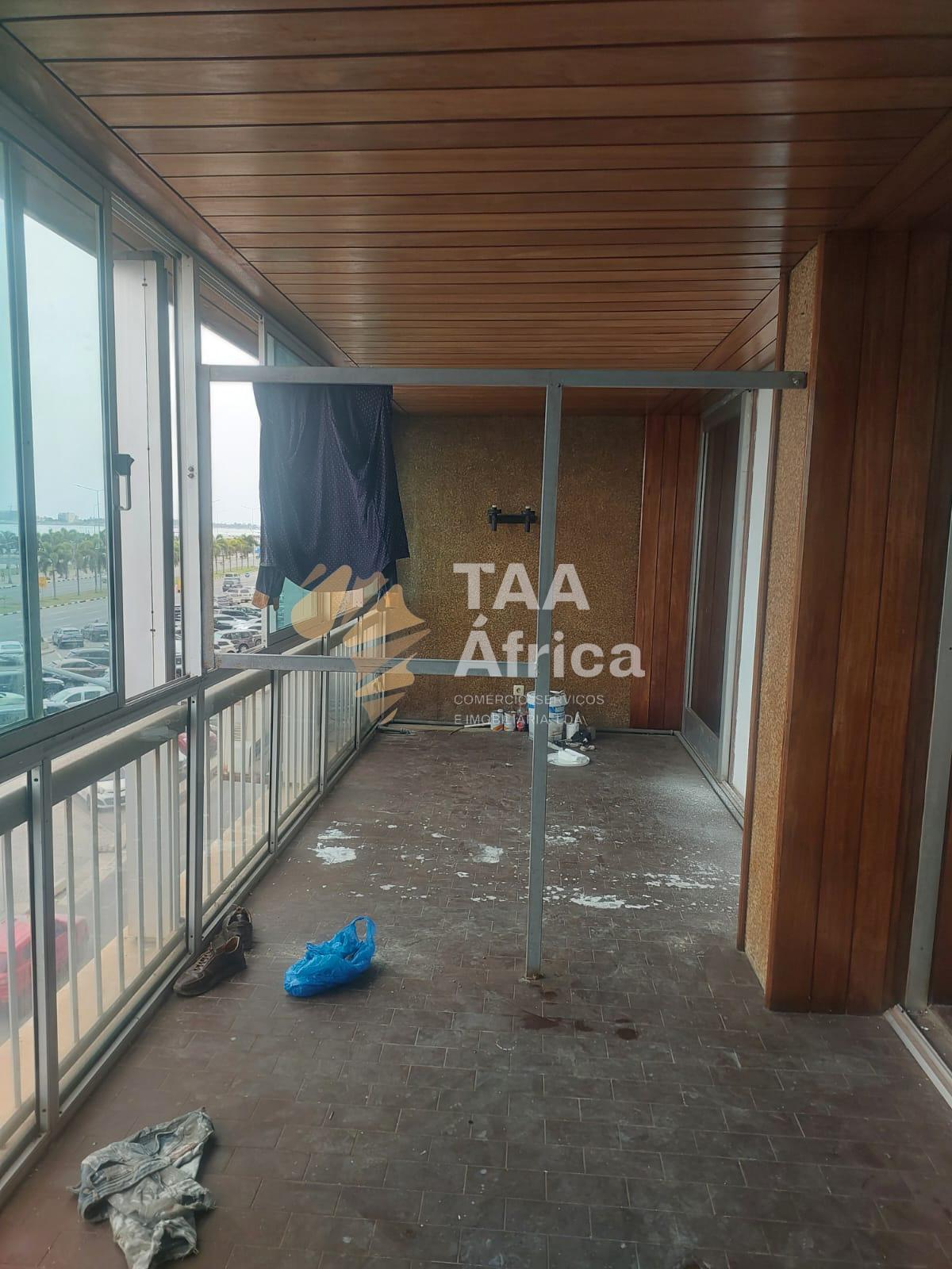 APARTAMENTO T3+1 NA MARGINAL