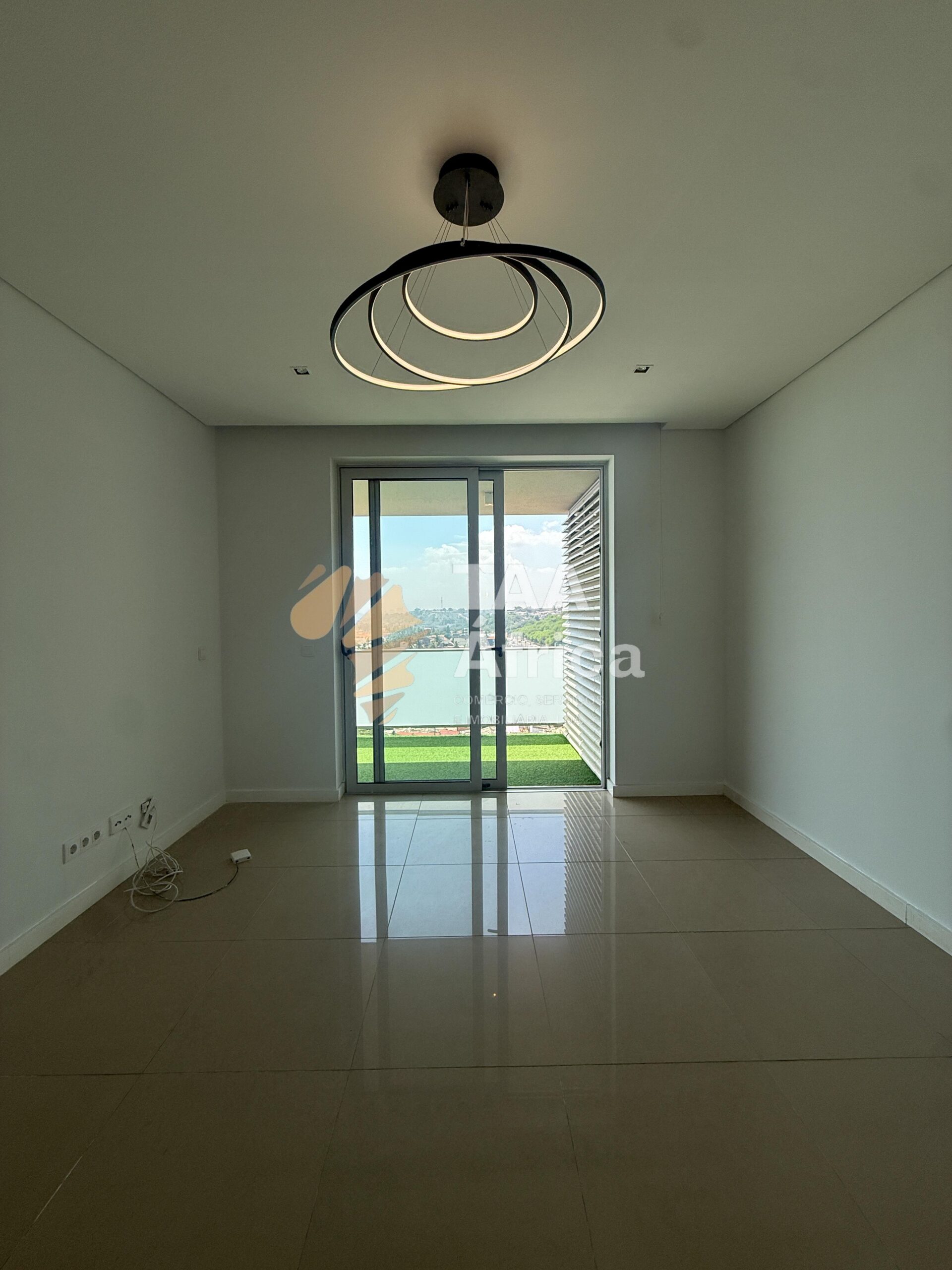 APARTAMENTO T2 NO CONDOMÍNIO CORIMBA
