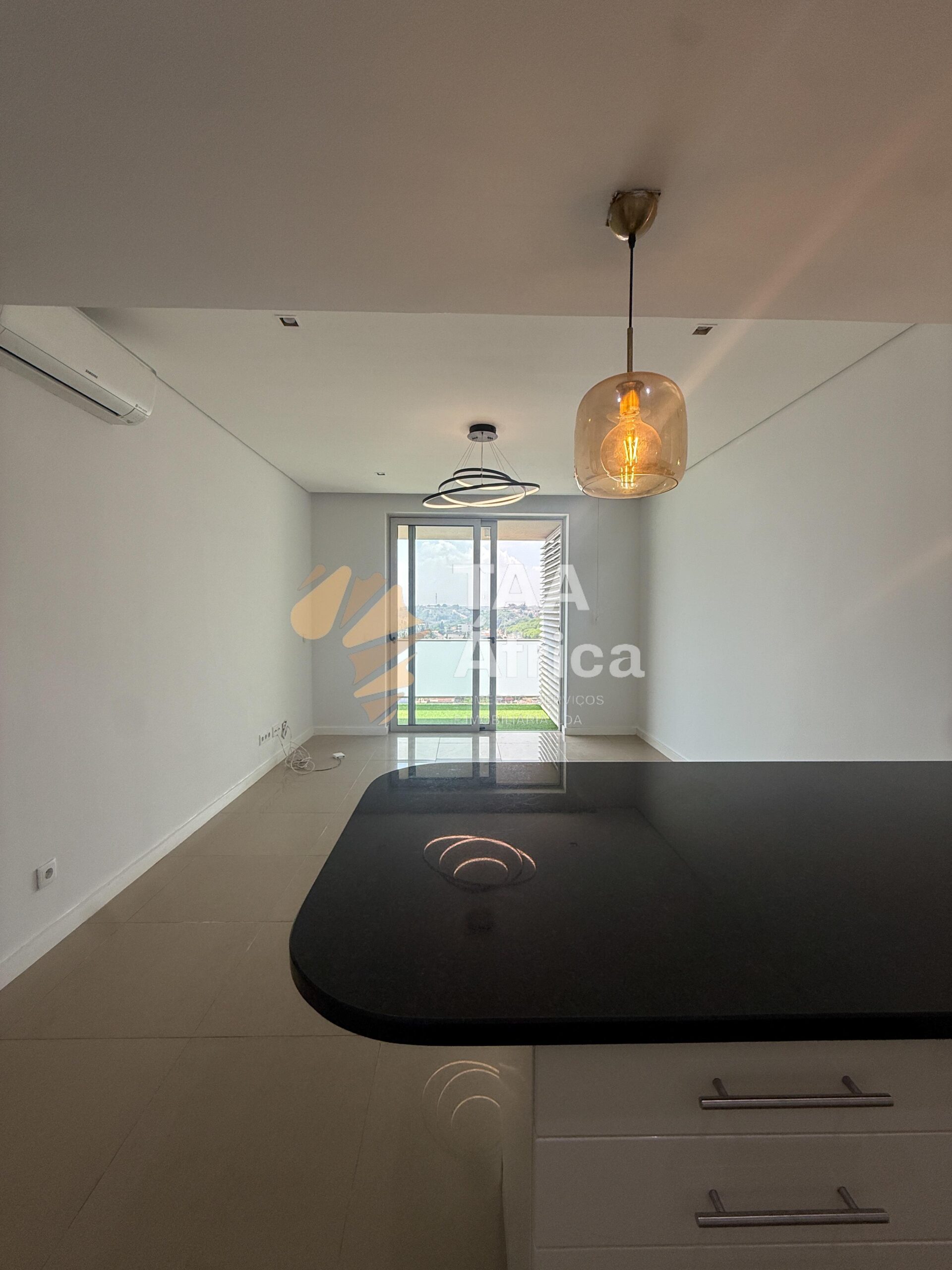 APARTAMENTO T2 NO CONDOMÍNIO CORIMBA