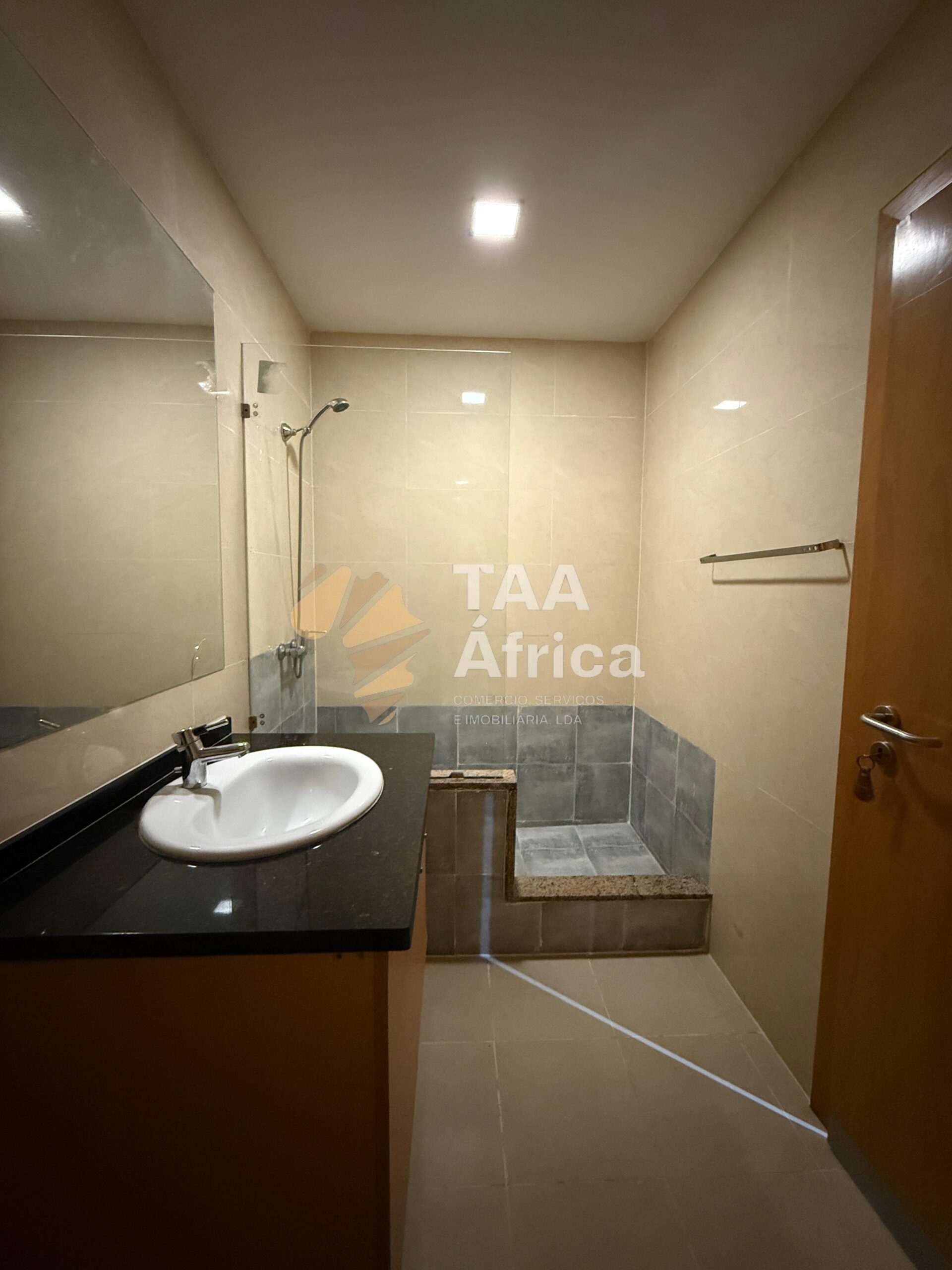 APARTAMENTO T4 NO EDIFÍCIO MONCADA PRESTIGE