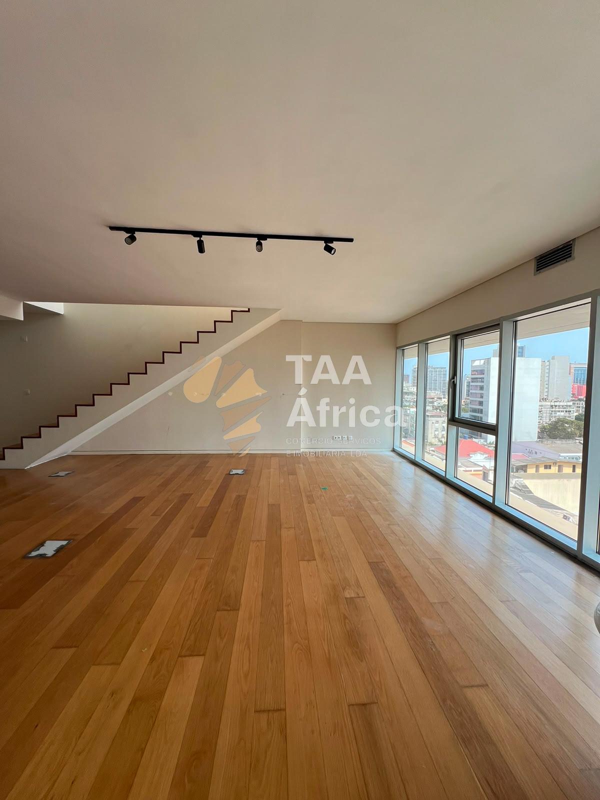 APARTAMENTO T1 DUPLEX NAS INGOMBOTAS