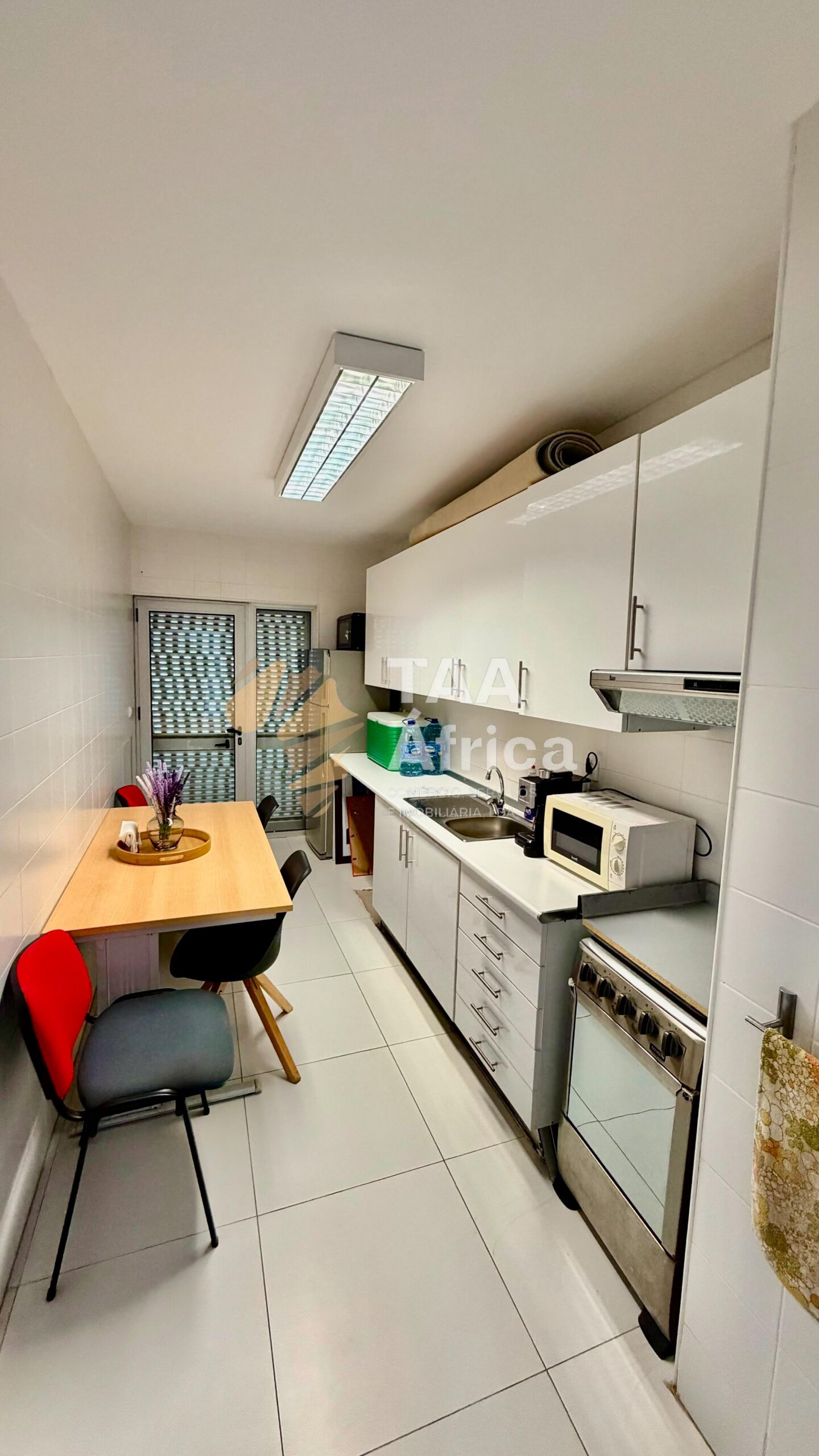APARTAMENTO T3 NO CONDOMÍNIO SAFIRA RESIDENCIAL