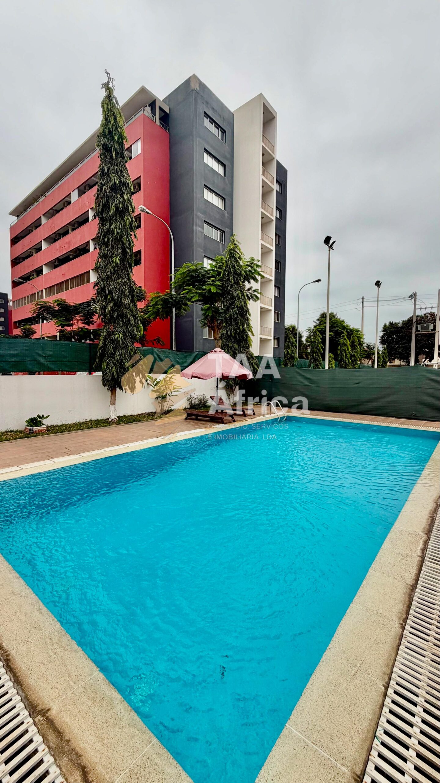 APARTAMENTO T3 NO CONDOMÍNIO SAFIRA RESIDENCIAL