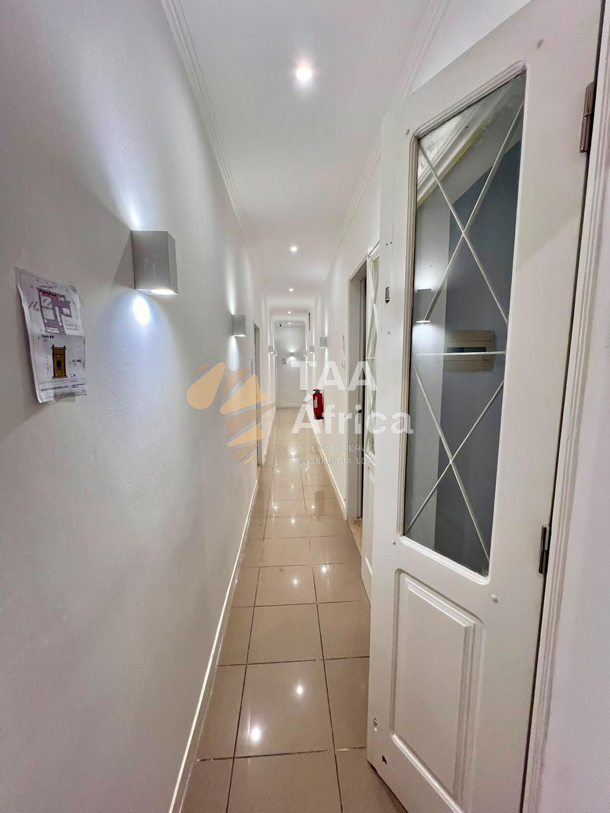 GUESTHOUSE V20 NA INGOMBOTA
