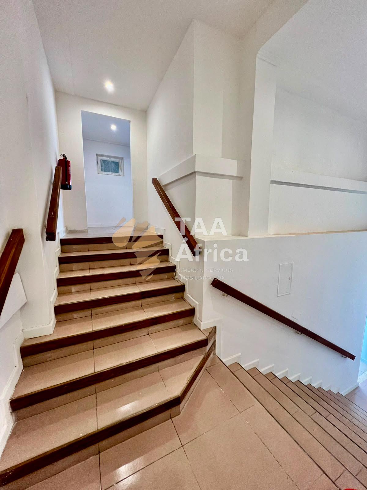 GUESTHOUSE V20 NA INGOMBOTA