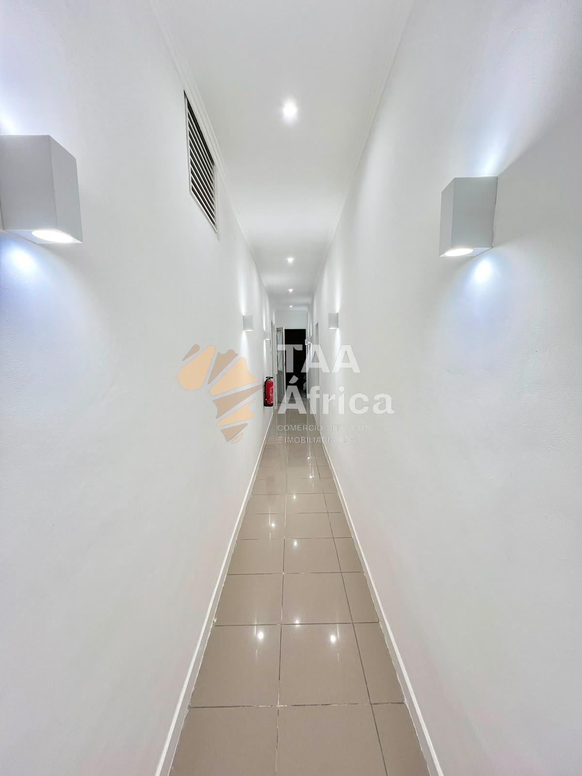 GUESTHOUSE V20 NA INGOMBOTA