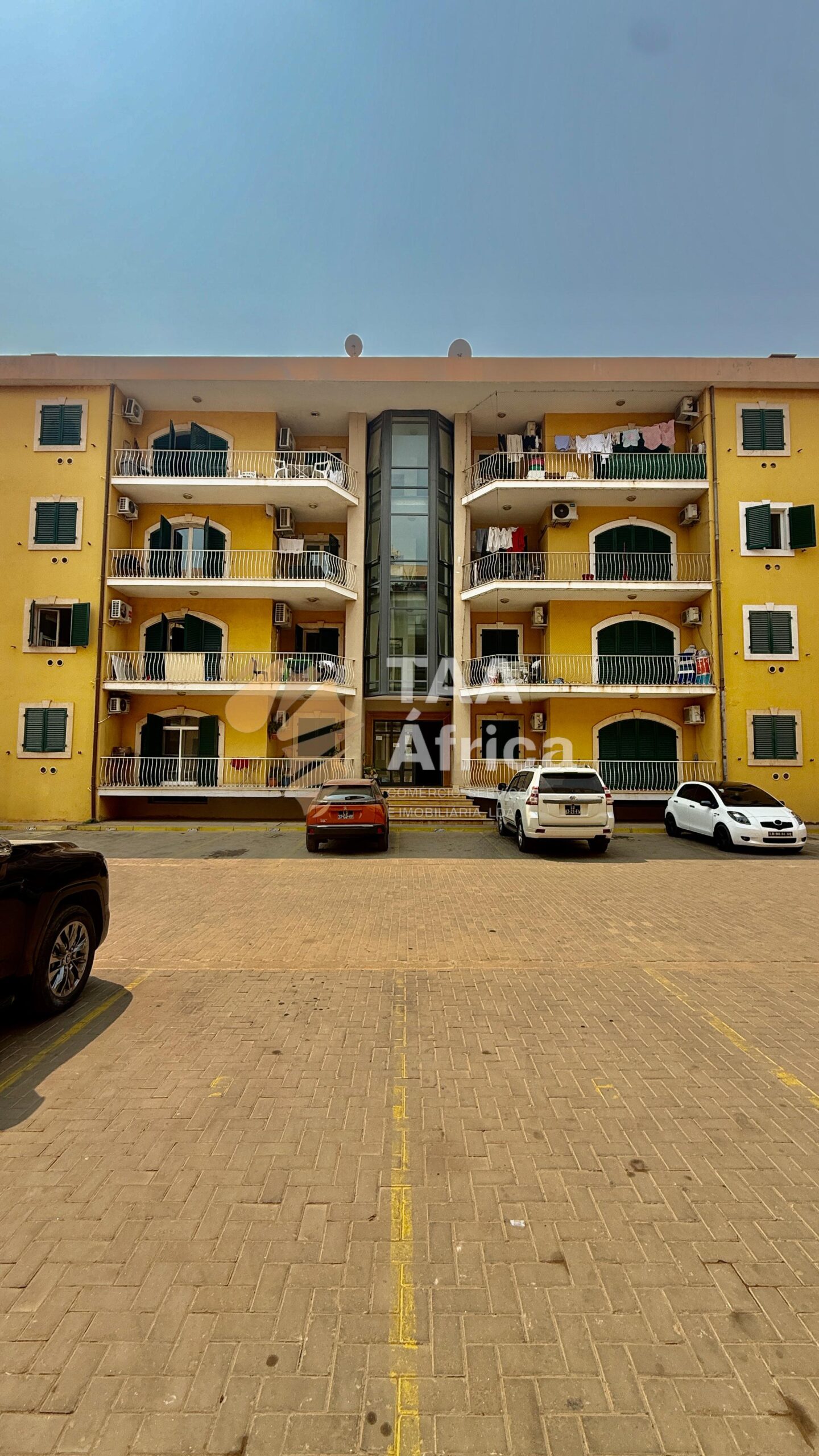 APARTAMENTO T3 NO CONDOMÍNIO INTERLAND