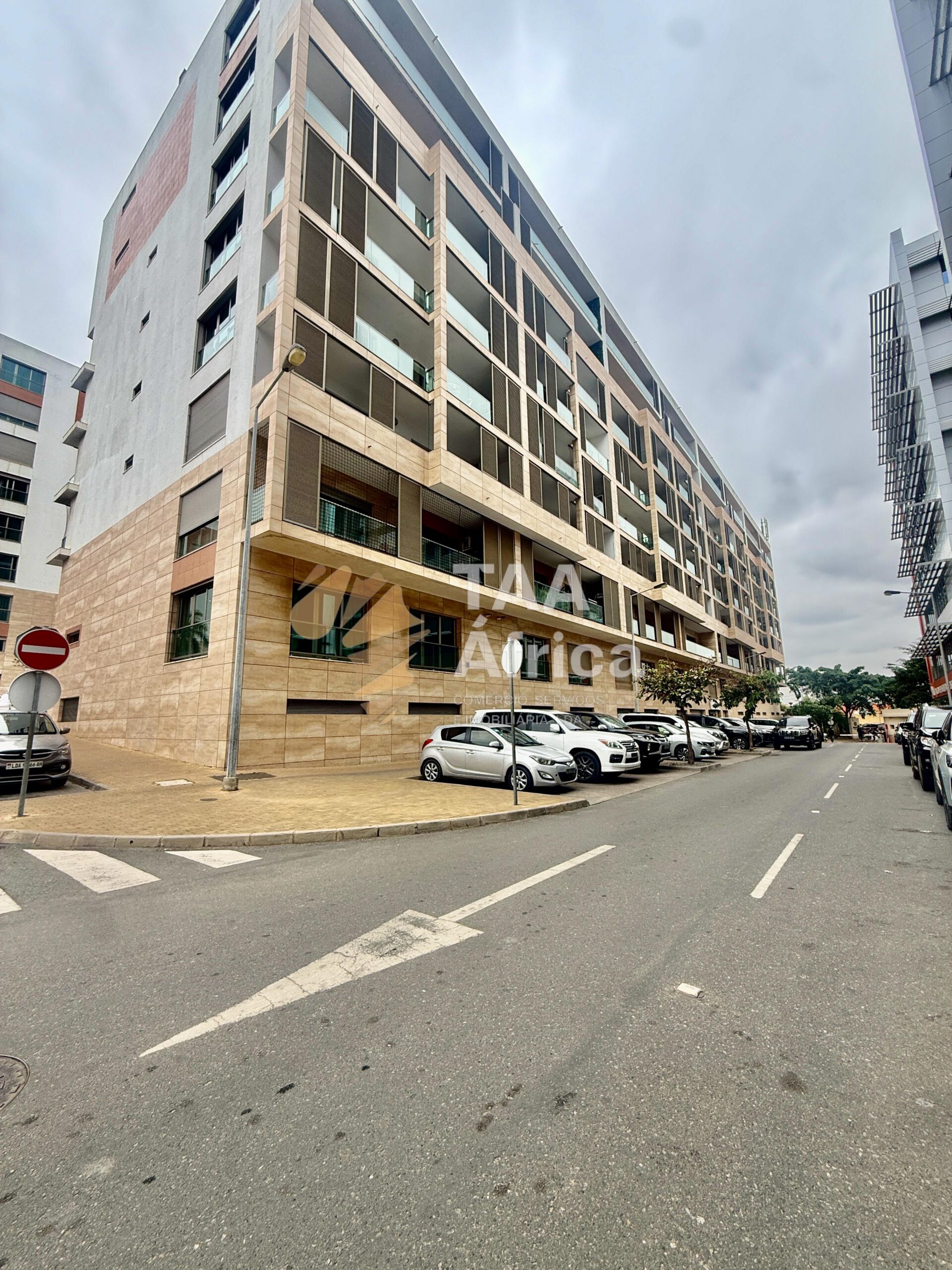 APARTAMENTO T3 NO CONDOMÍNIO DOLCE VITA