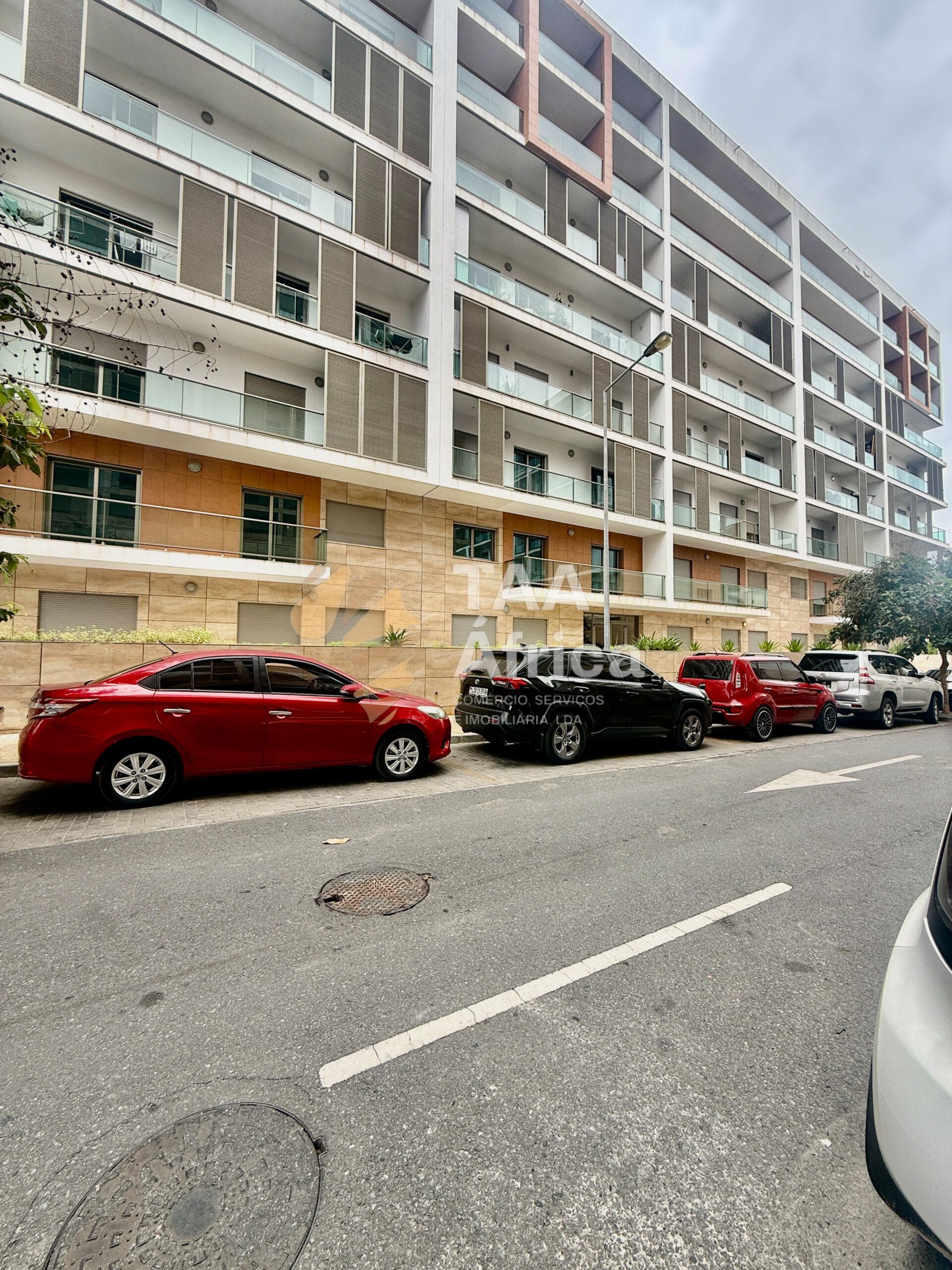 APARTAMENTO T3 NO CONDOMÍNIO DOLCE VITA