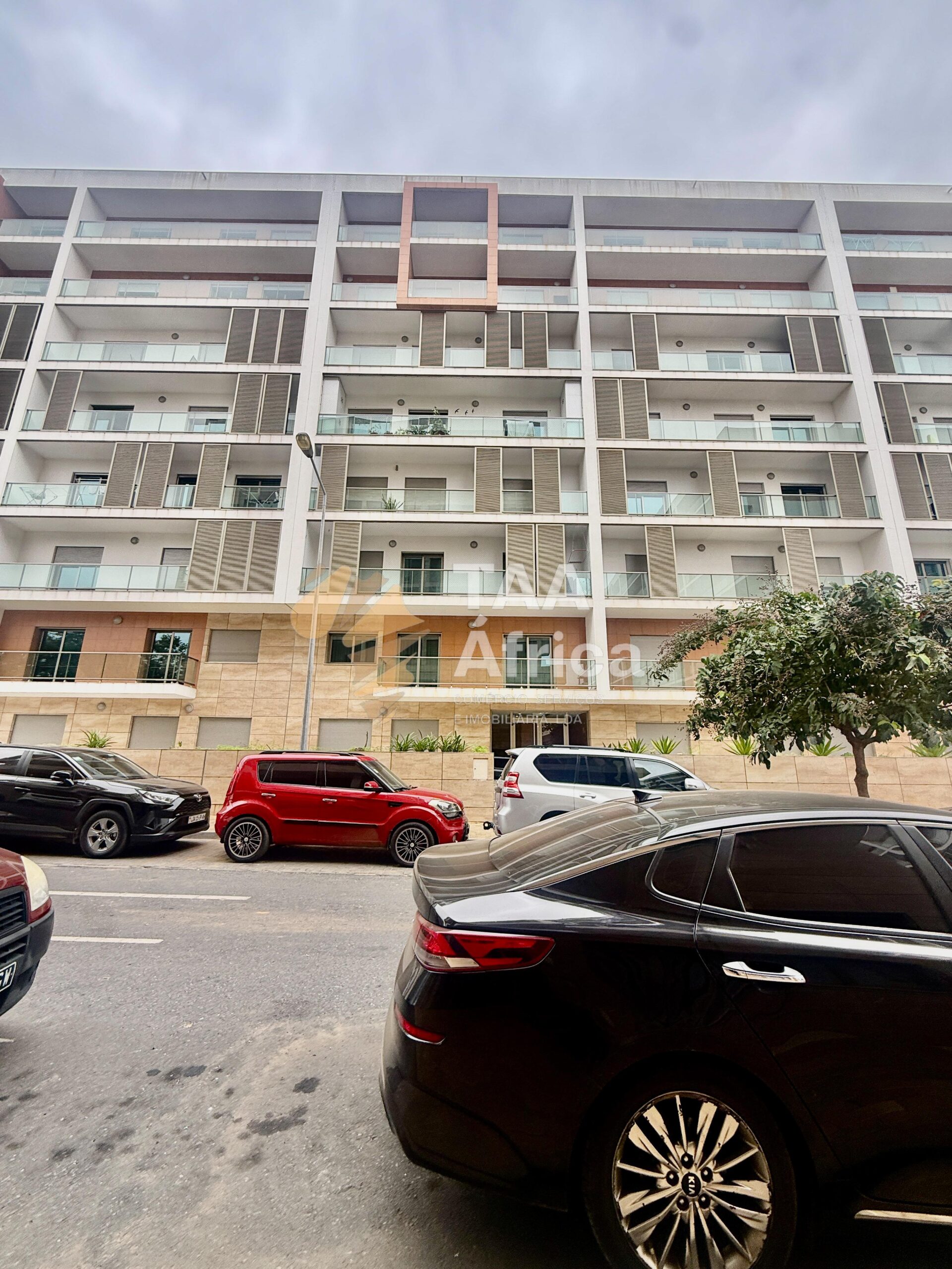 APARTAMENTO T3 NO CONDOMÍNIO DOLCE VITA