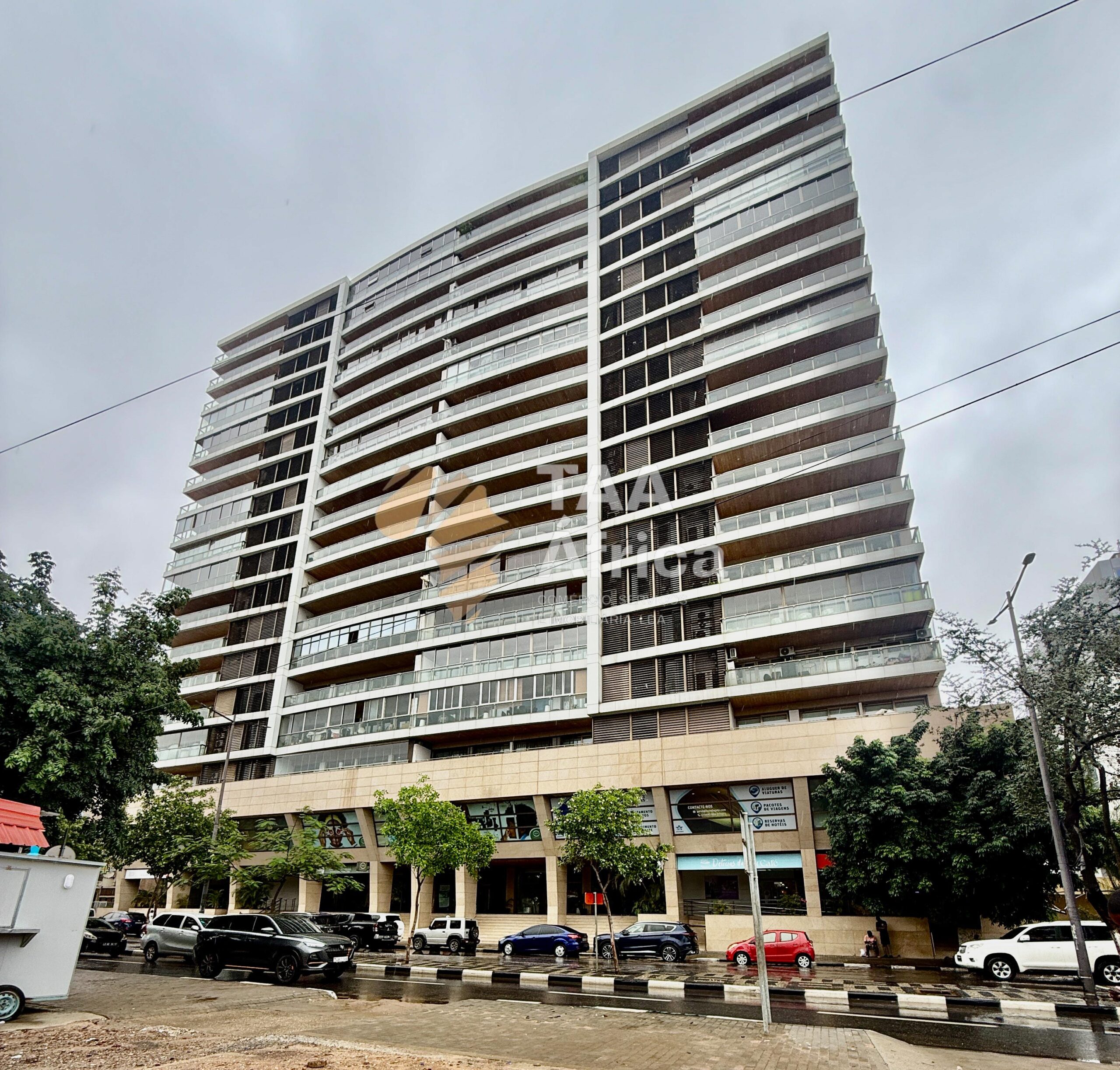 APARTAMENTO T3+1 NO EDIFÍCIO SOLAR DO ALVALADE