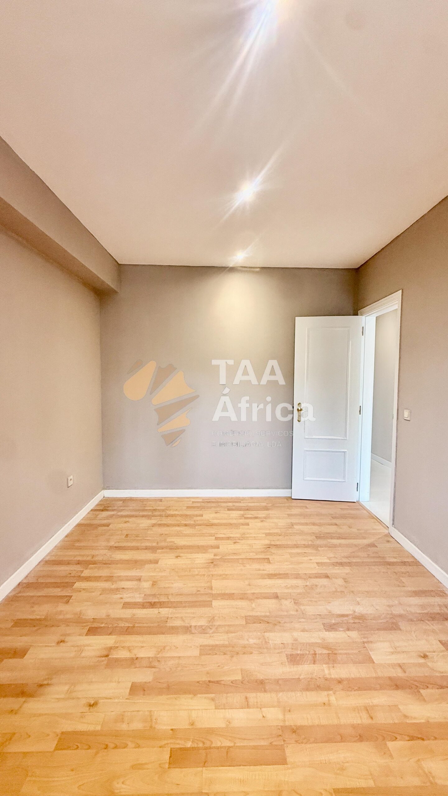 APARTAMENTO T3 NO EDIFÍCIO KALUNGA ATRIUM