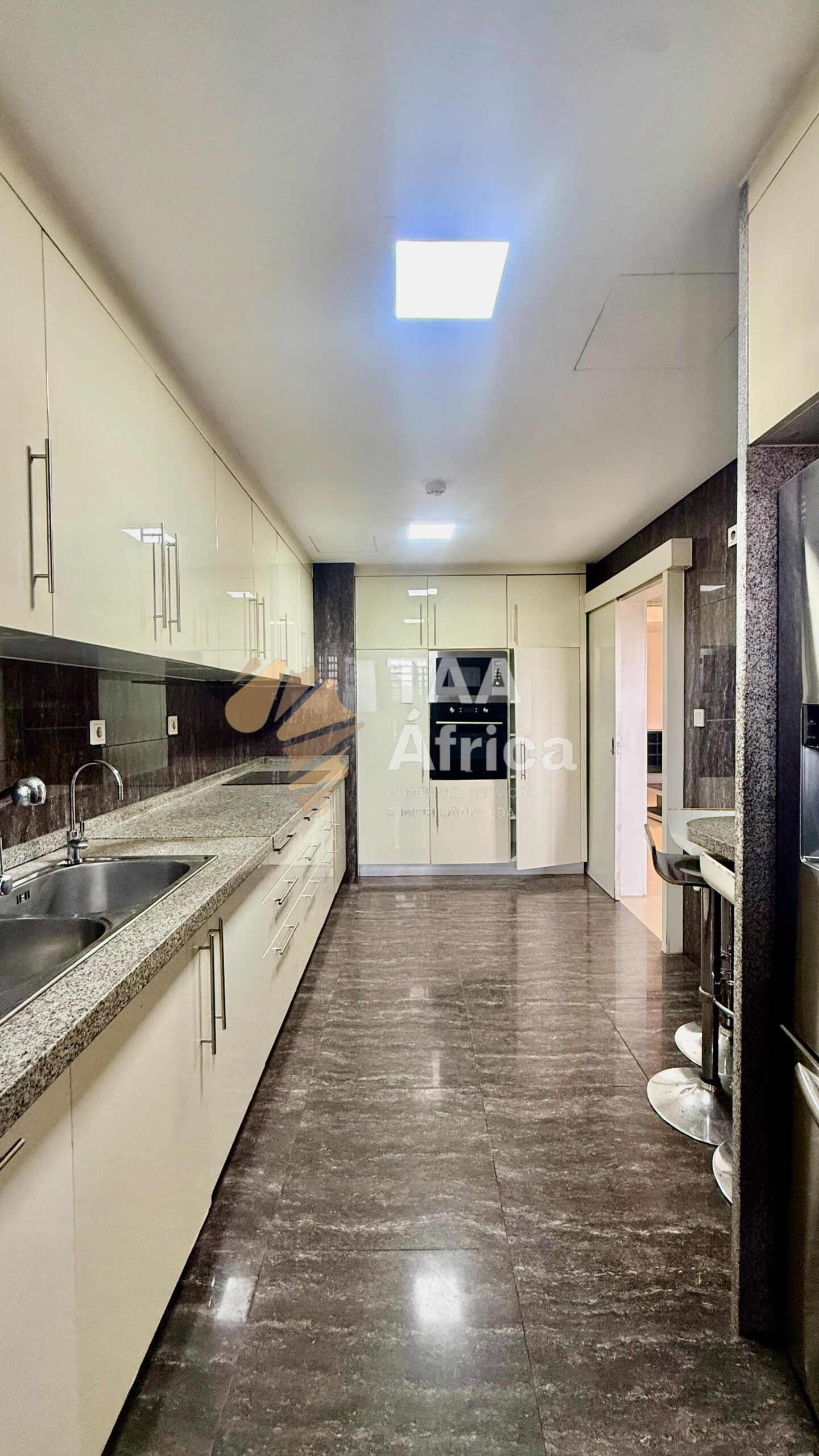 APARTAMENTO T3+1 NO EDIFÍCIO SOLAR DO ALVALADE