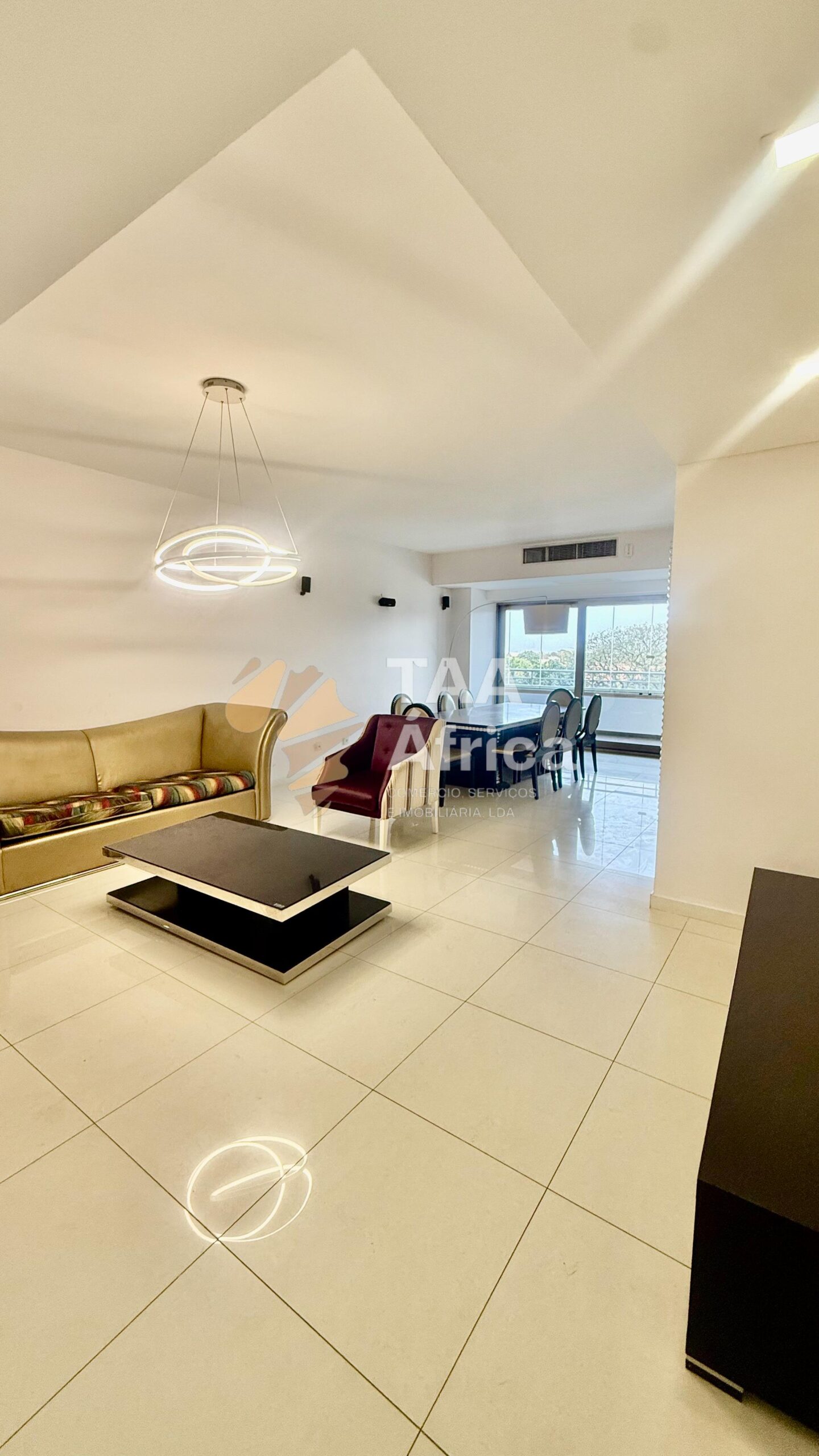 APARTAMENTO T3+1 NO EDIFÍCIO SOLAR DO ALVALADE