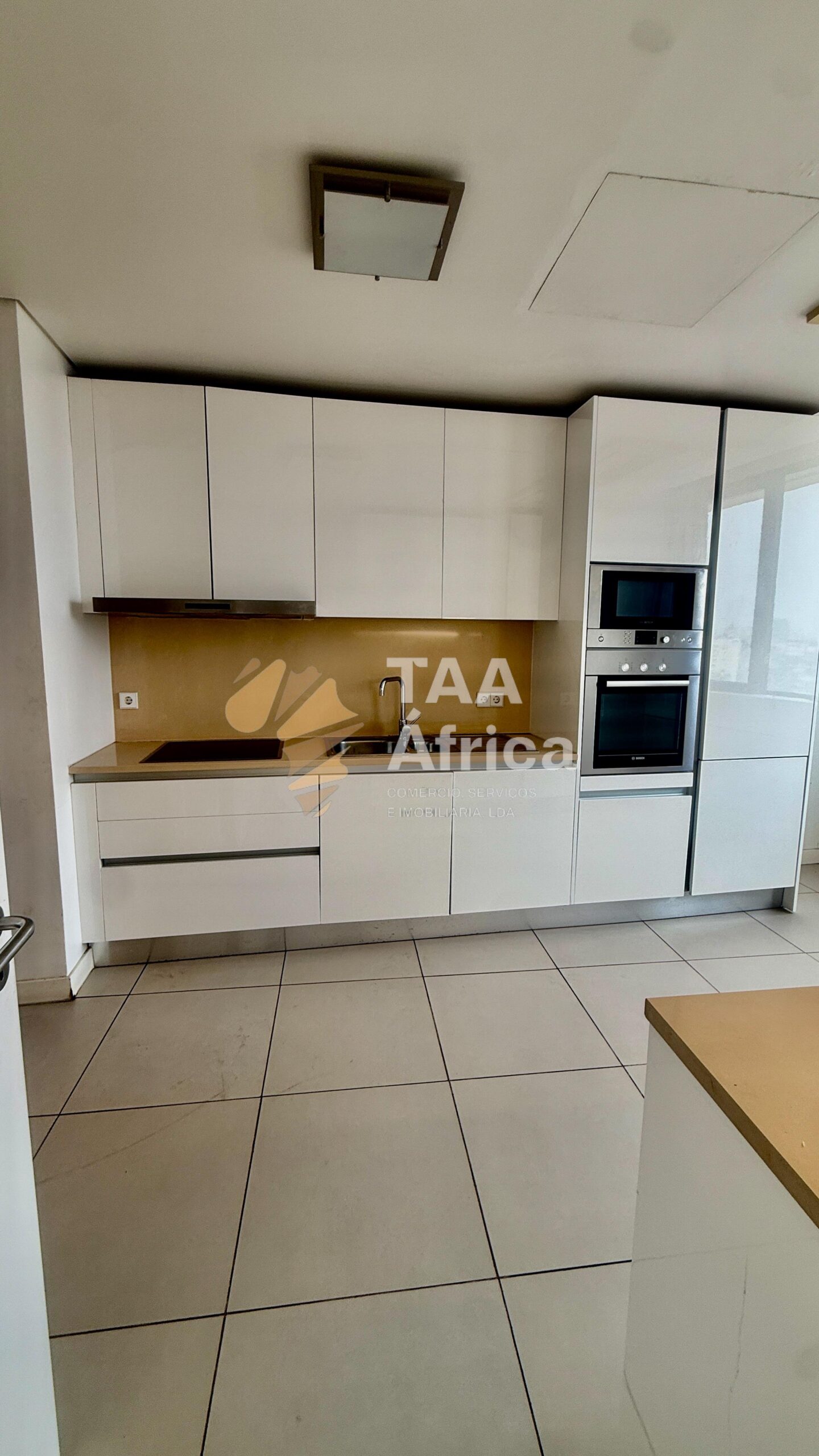 APARTAMENTO T3 NO EDIFÍCIO VITÓRIA