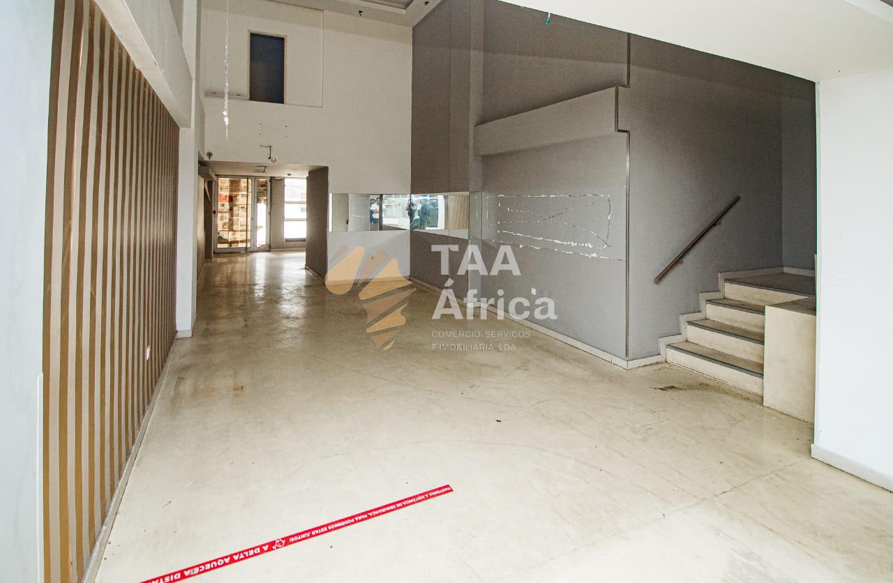 ESPAÇO COMERCIAL NO LARGO DO KINAXIXI