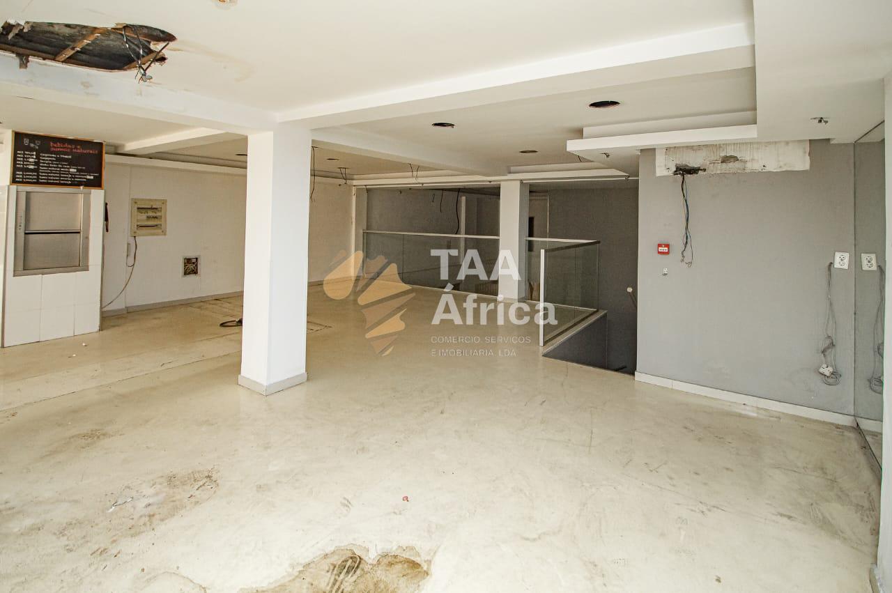 ESPAÇO COMERCIAL NO LARGO DO KINAXIXI