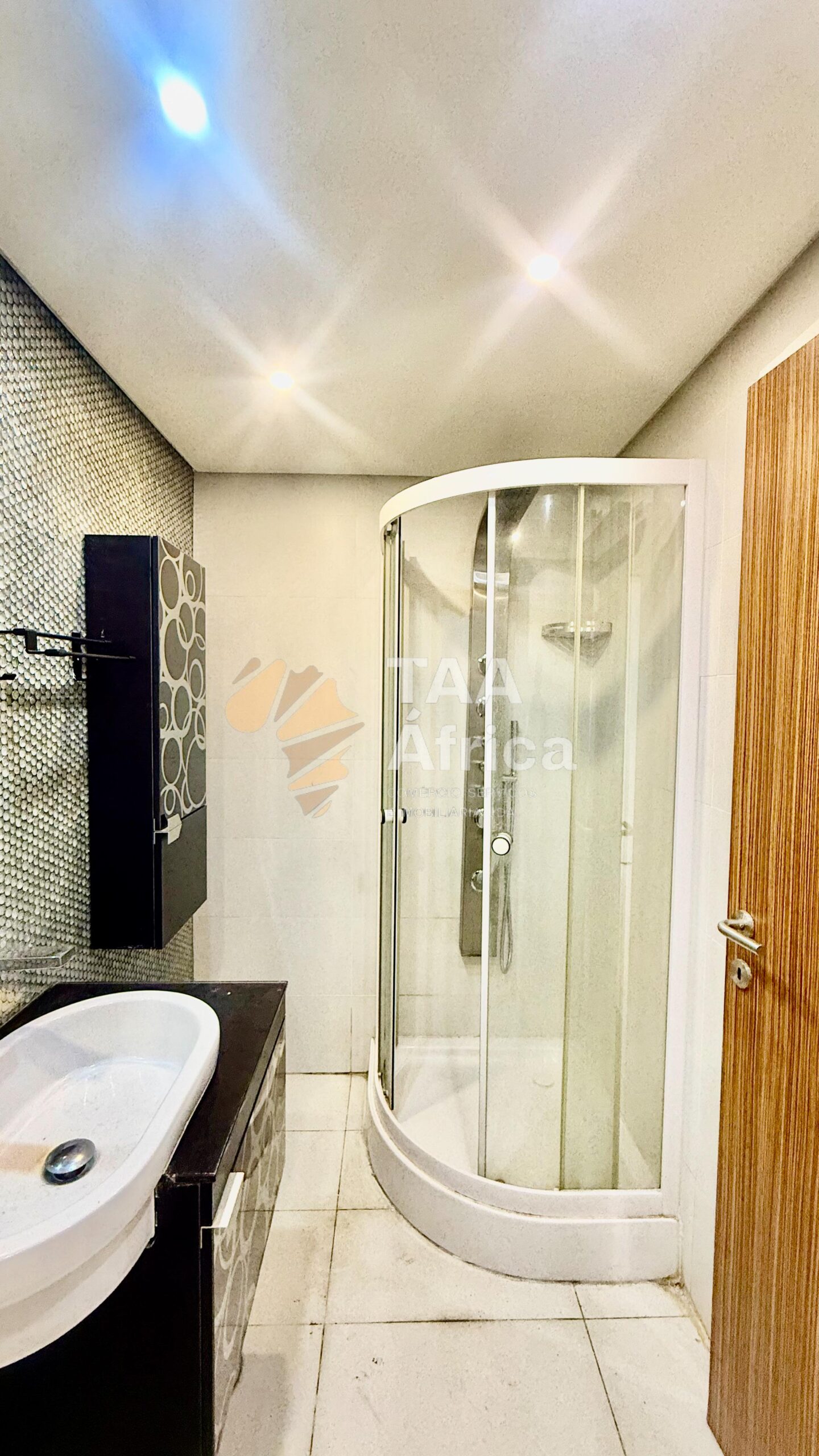 APARTAMENTO T1 NO EDIFÍCIO LOANDA TOWERS