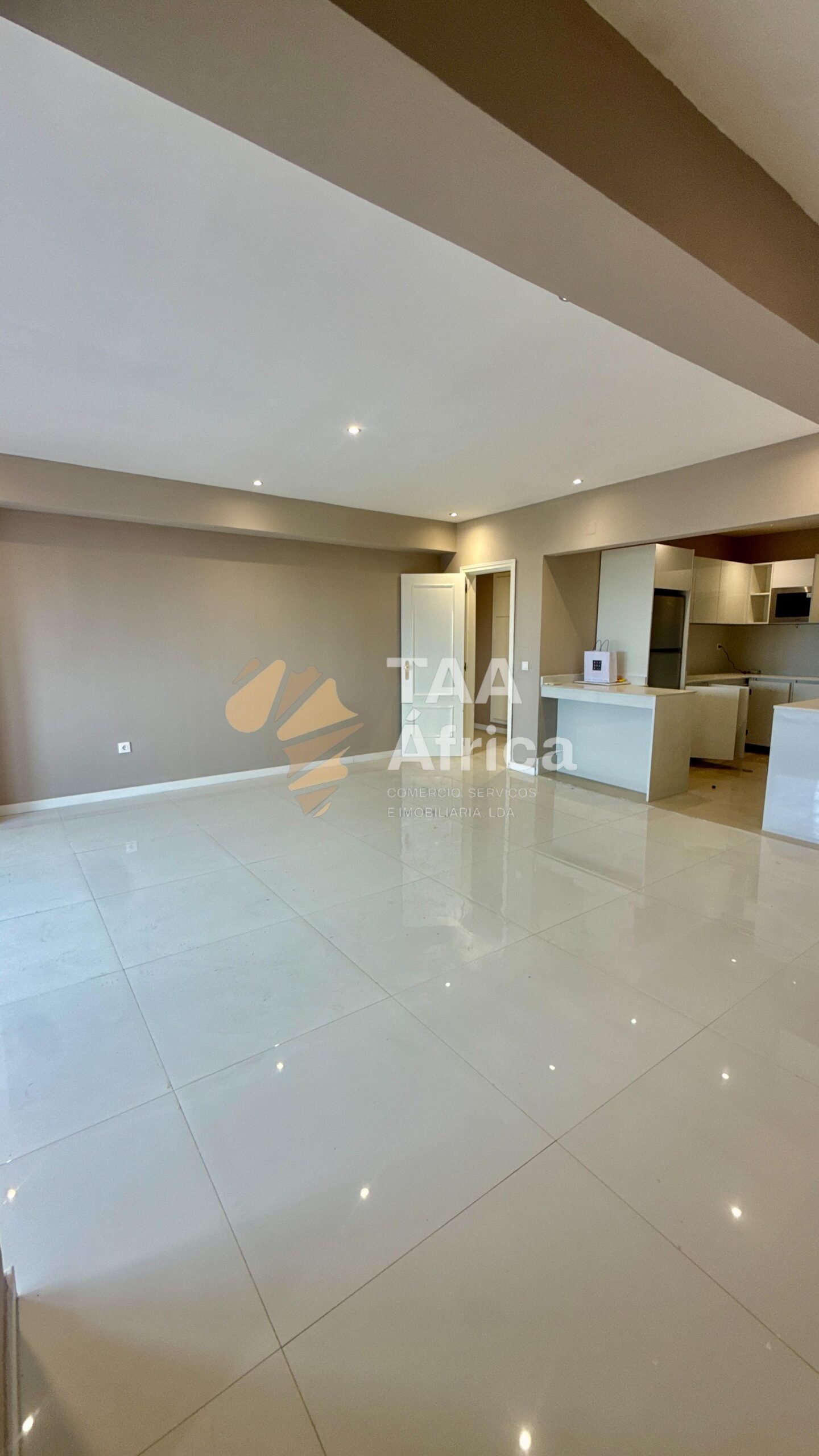 APARTAMENTO T3 NO EDIFÍCIO KALUNGA ATRIUM