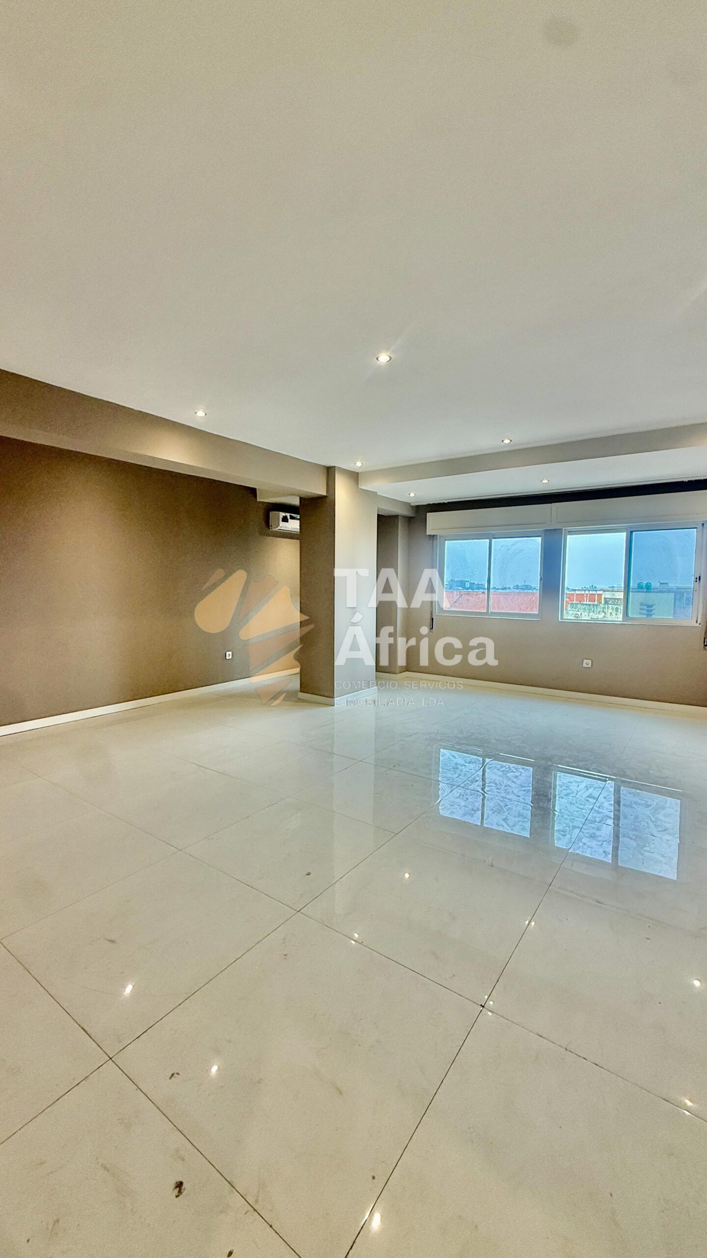 APARTAMENTO T3 NO EDIFÍCIO KALUNGA ATRIUM