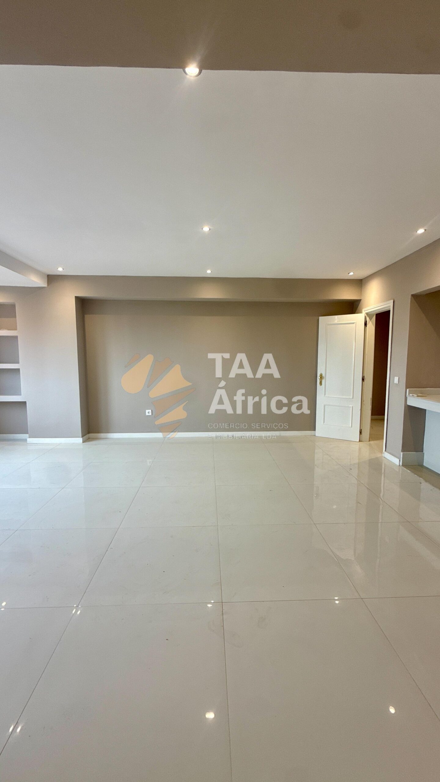 APARTAMENTO T3 NO EDIFÍCIO KALUNGA ATRIUM