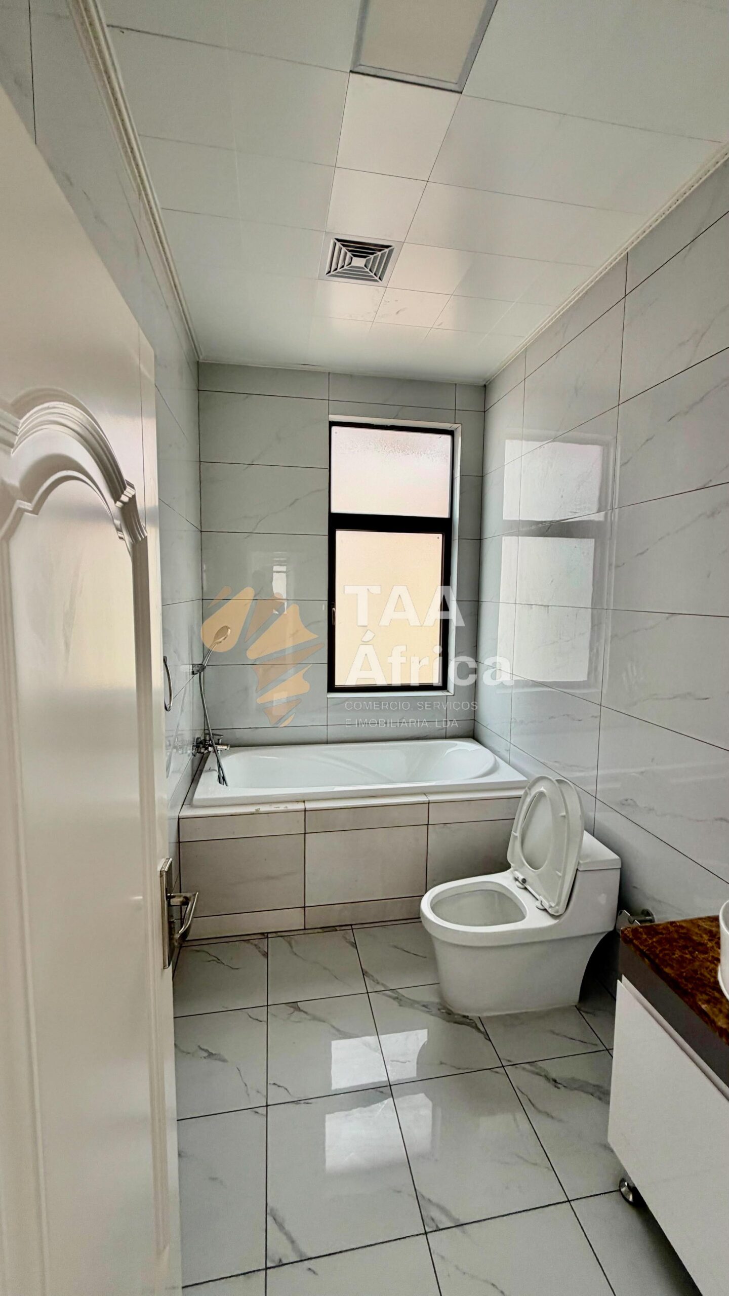 VIVENDA V4 DUPLEX NO CONDOMÍNIO VILA KUDITEMO
