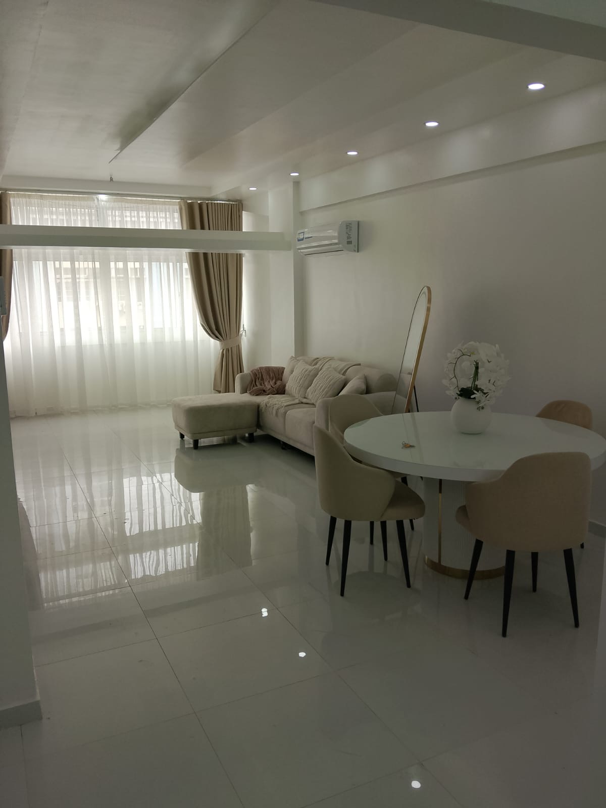 APARTAMENTO T2 MOBILADO NO CENTRO DA CIDADE, ESCOMBATENTES