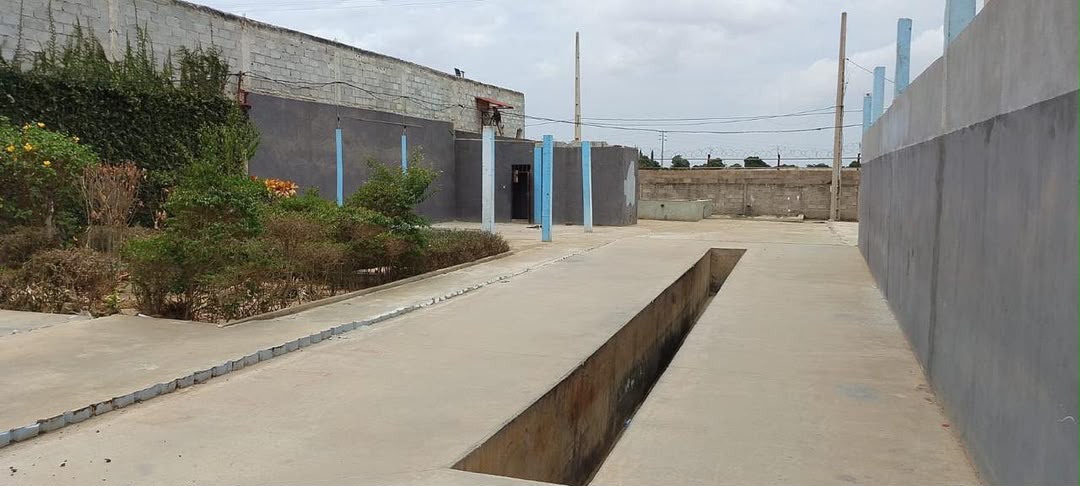 TERRENO DE 4.500M2 COM ESTAÇÃO DE SERVIÇO EM KIKUXI, VIANA