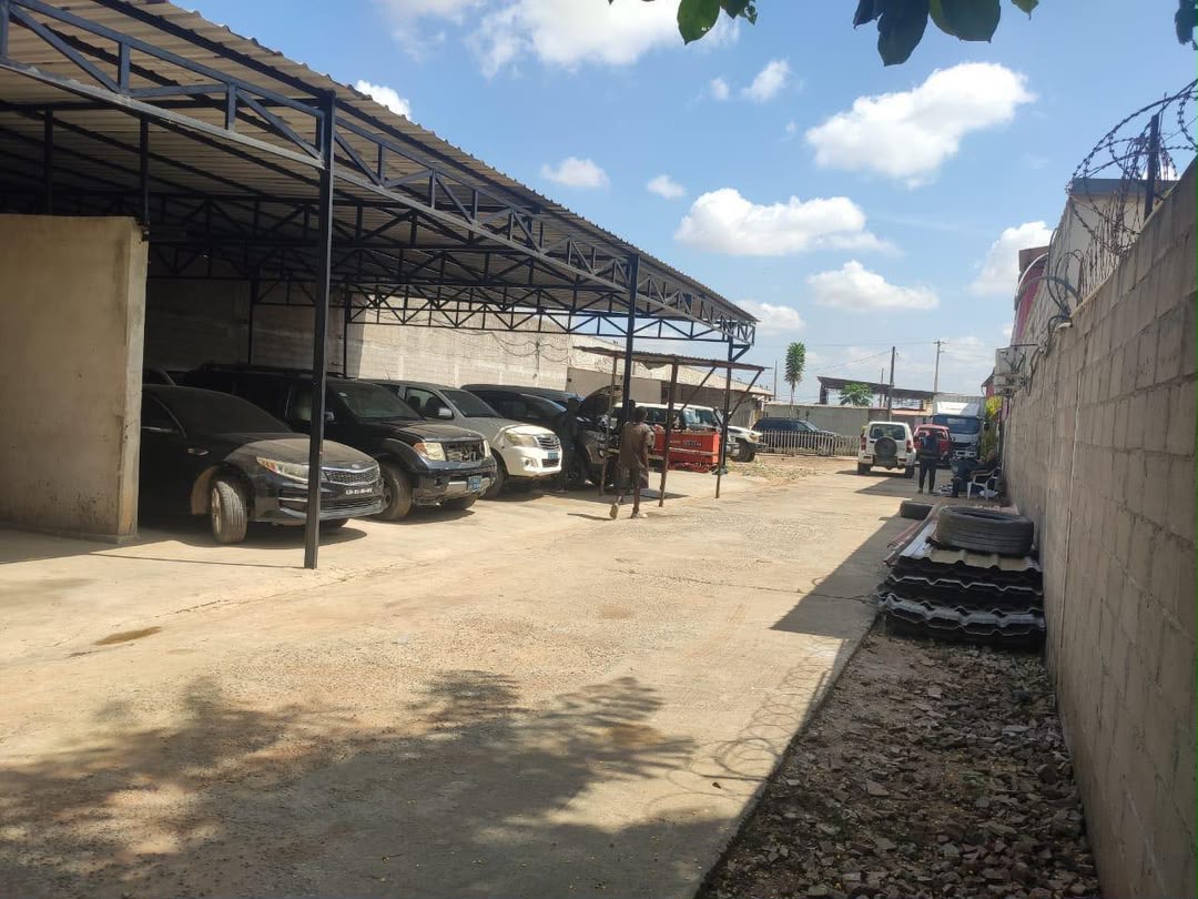 TERRENO DE 4.500M2 COM ESTAÇÃO DE SERVIÇO EM KIKUXI, VIANA