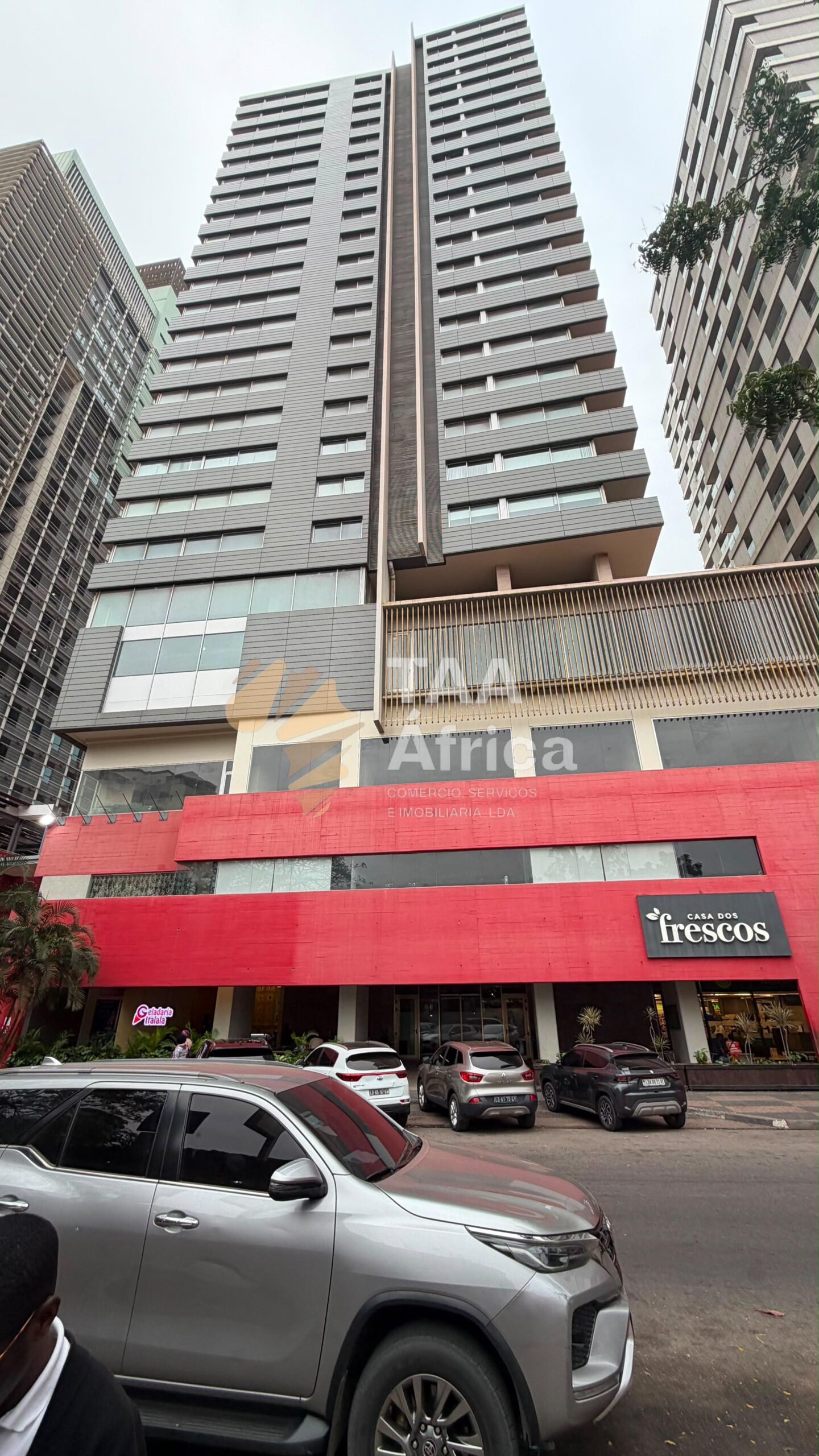 APARTAMENTO T4+1 NO EDIFÍCIO SKY RESIDENCE
