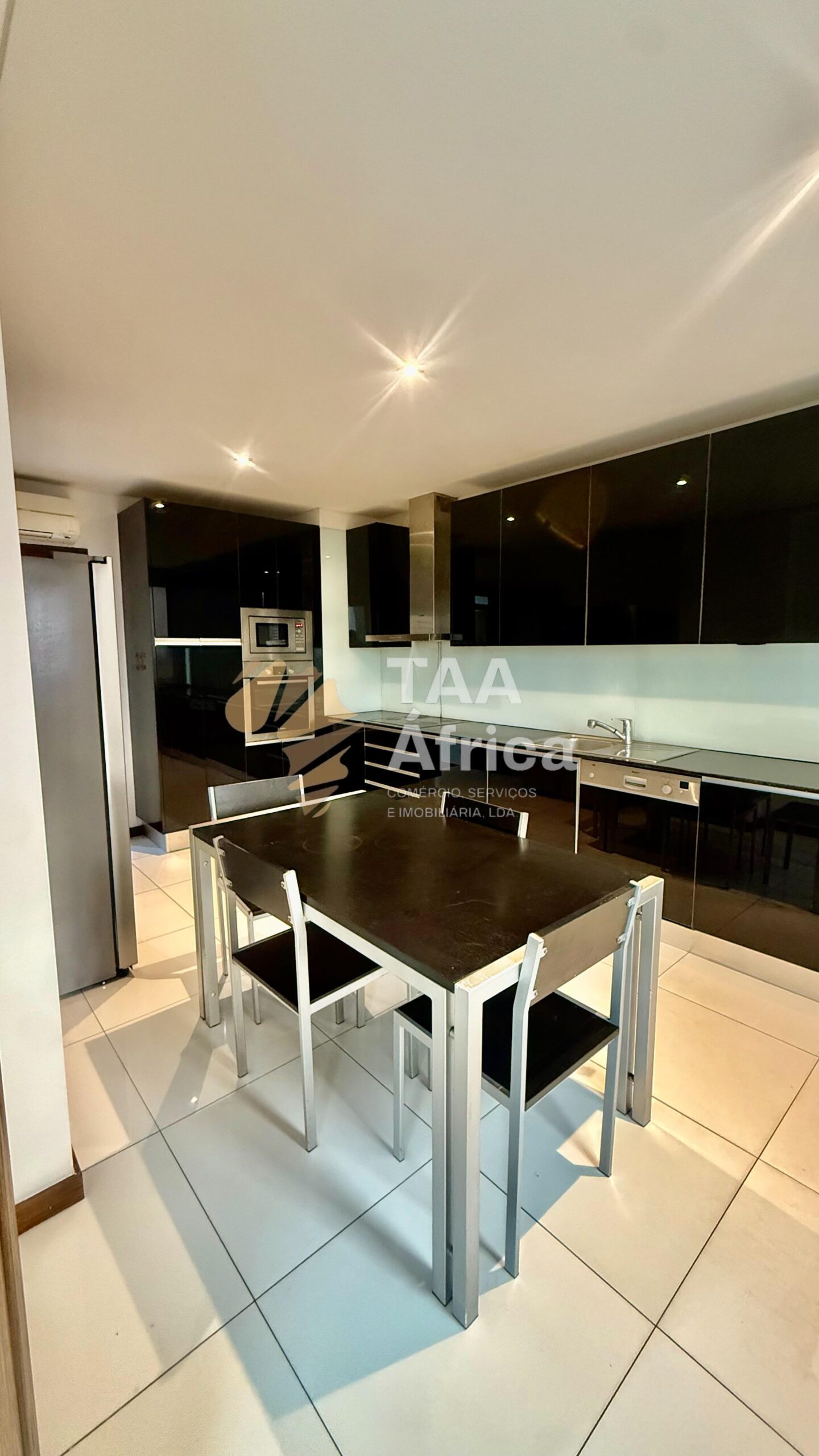 APARTAMENTO T2 MOBILADO NO EDIFÍCIO REI KATYAVALA – MACULUSSO