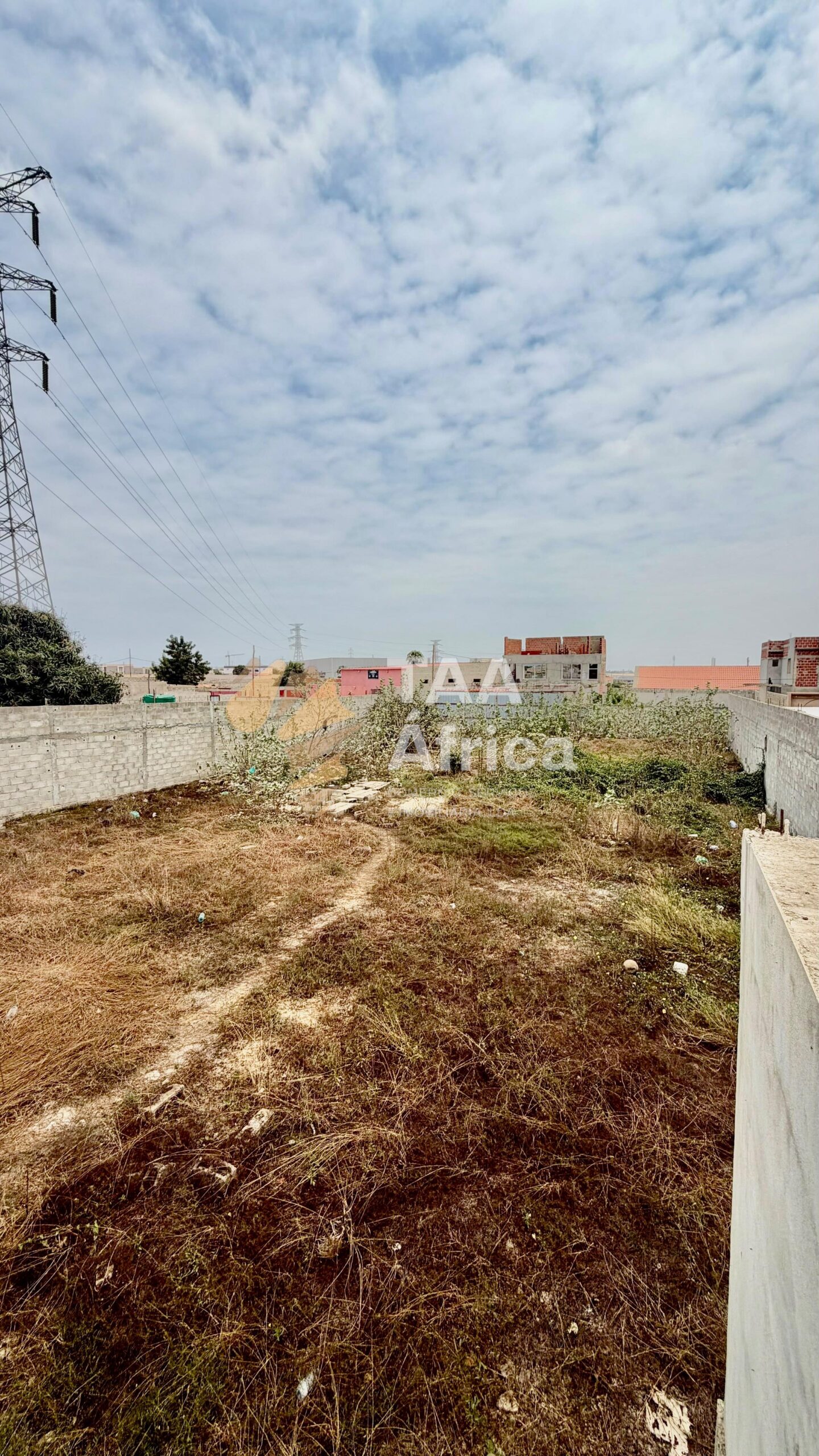 TERRENO DE 1.200M2 NO BENFICA