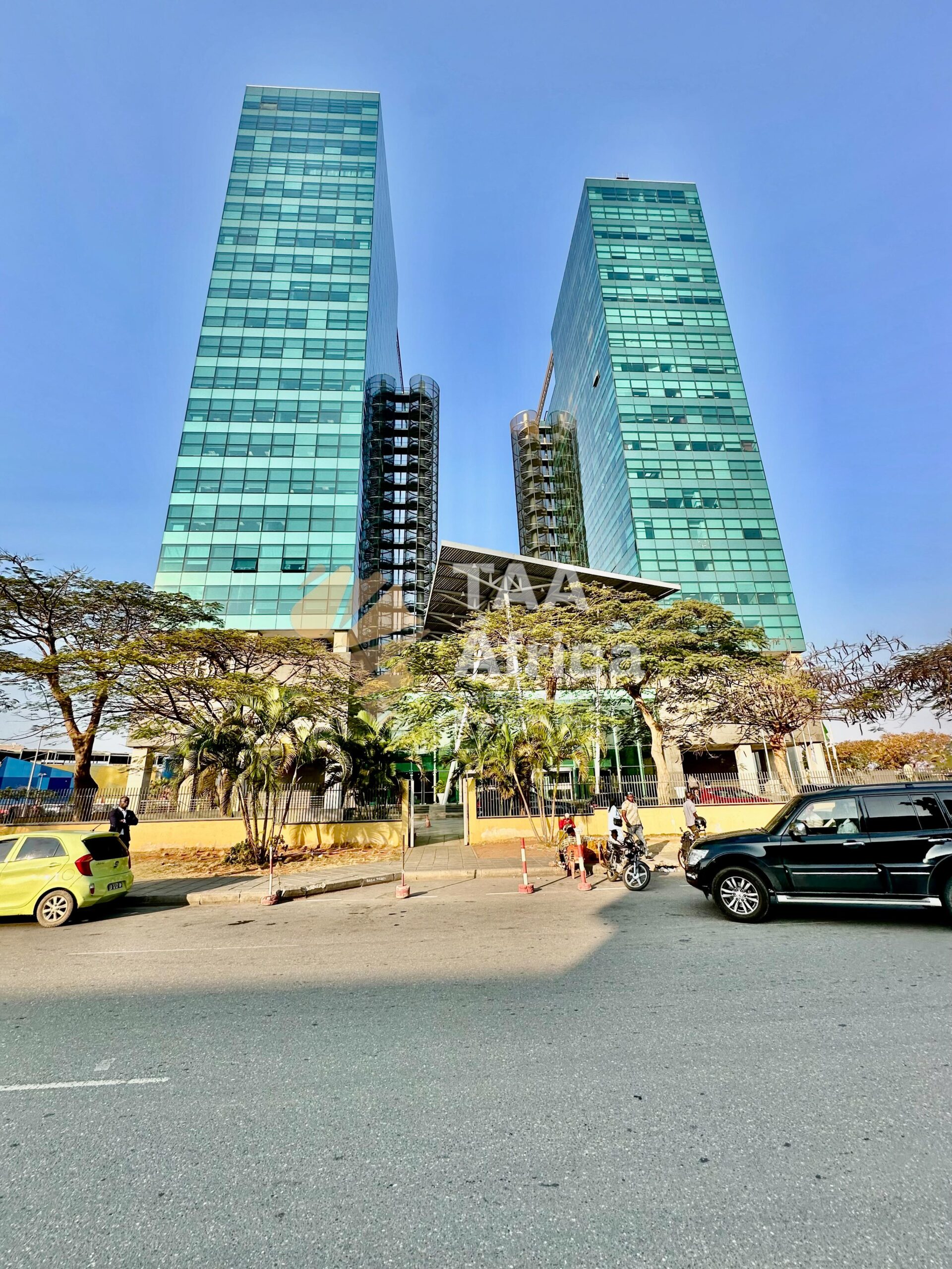 ESCRITÓRIO DE 578M2 NO EDIFÍCIO GARDEN TOWERS