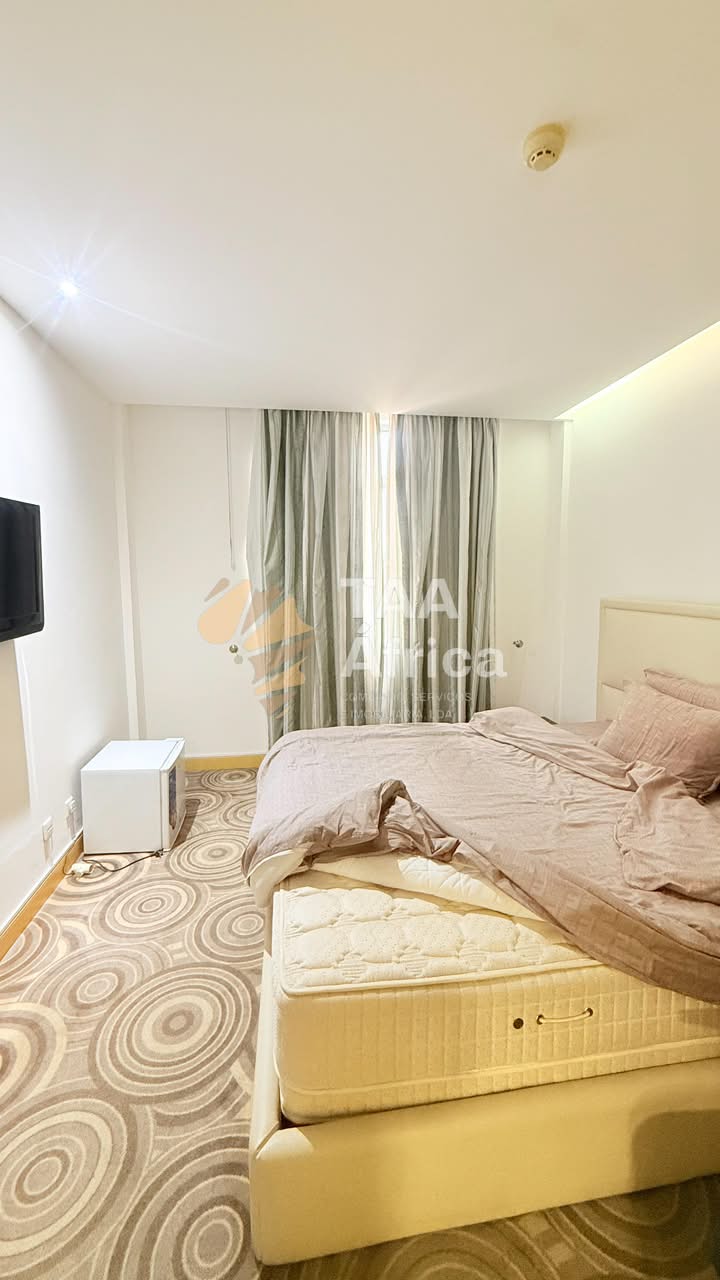 APARTAMENTO T4 NO EDIFÍCIO AVENCA PLAZA