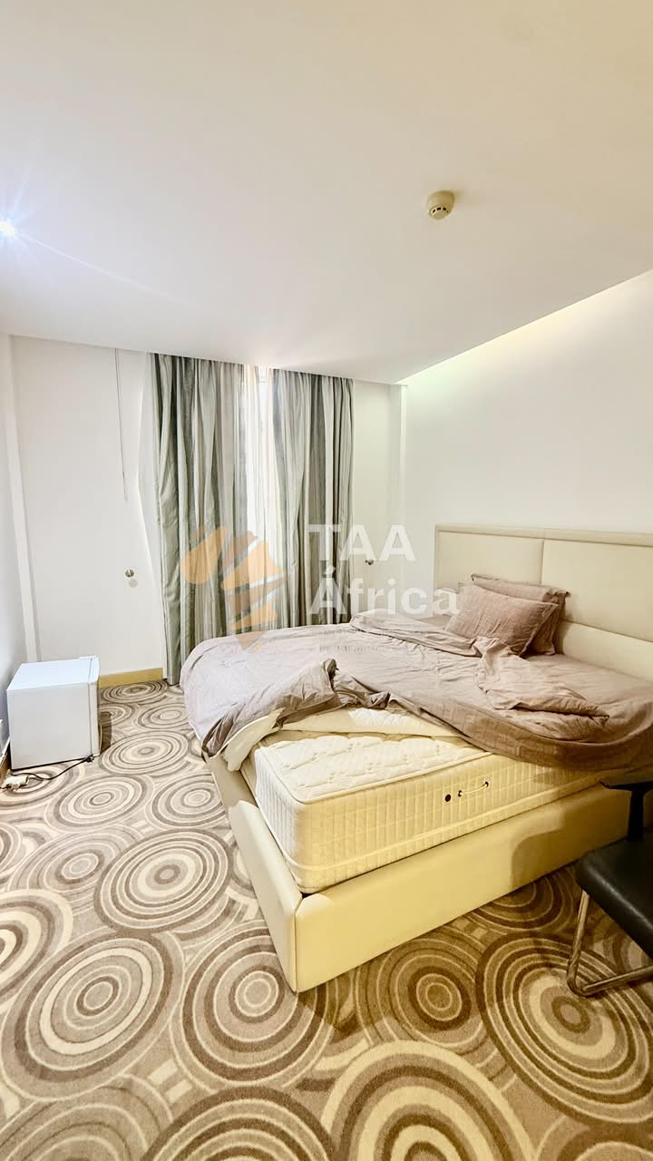 APARTAMENTO T4 NO EDIFÍCIO AVENCA PLAZA