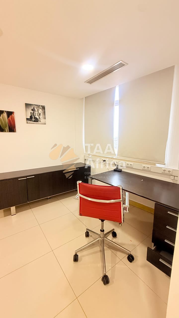 APARTAMENTO T4 NO EDIFÍCIO AVENCA PLAZA
