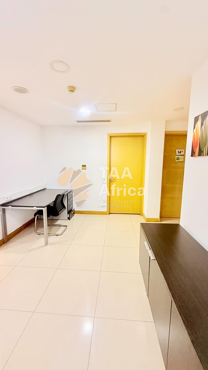 APARTAMENTO T4 NO EDIFÍCIO AVENCA PLAZA