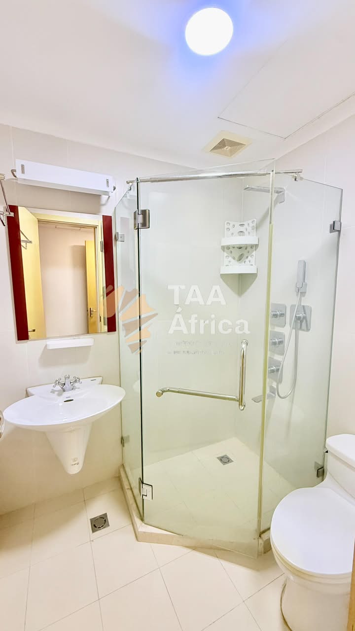 APARTAMENTO T4 NO EDIFÍCIO AVENCA PLAZA