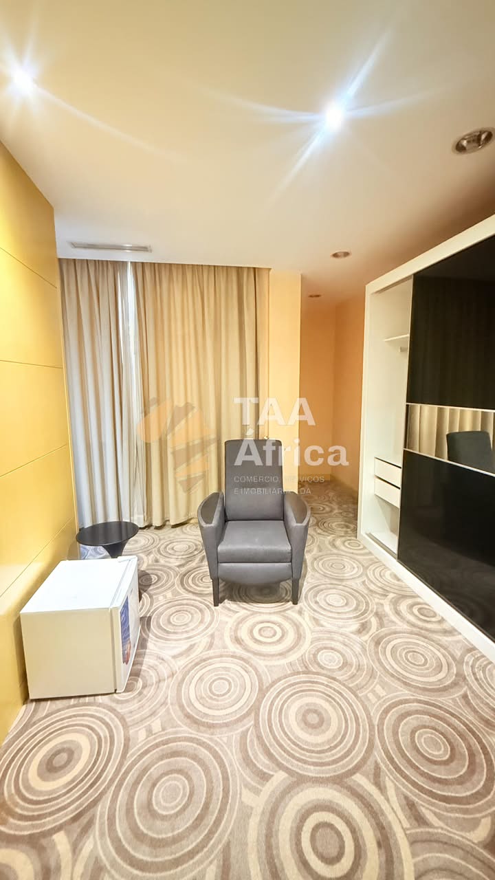 APARTAMENTO T4 NO EDIFÍCIO AVENCA PLAZA