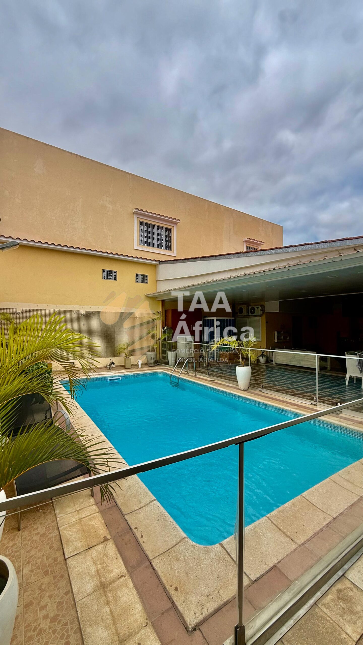 VIVENDA V3 + ANEXO NO CONDOMINIO PALANCA NEGRA