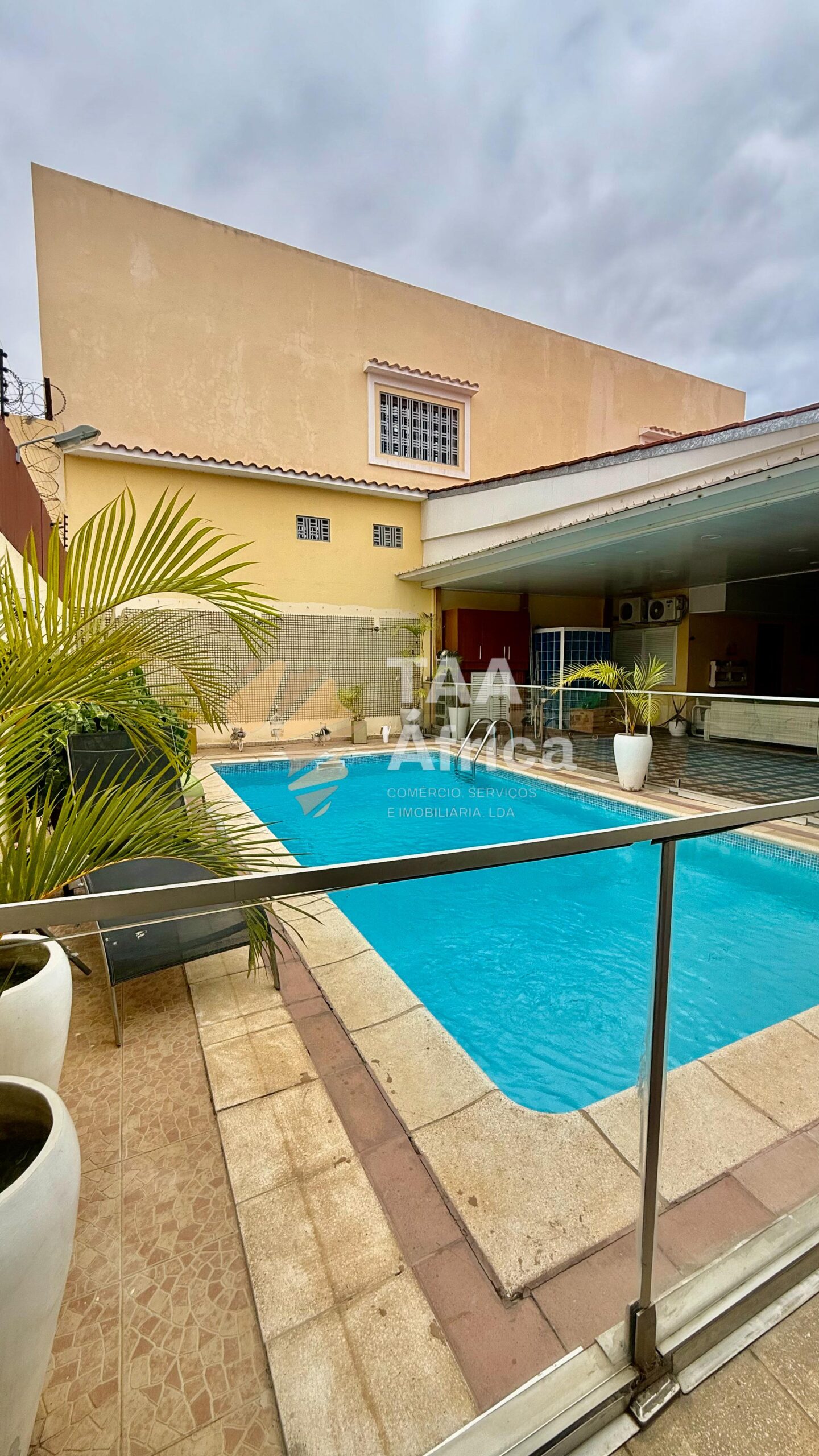 VIVENDA V3 + ANEXO NO CONDOMINIO PALANCA NEGRA