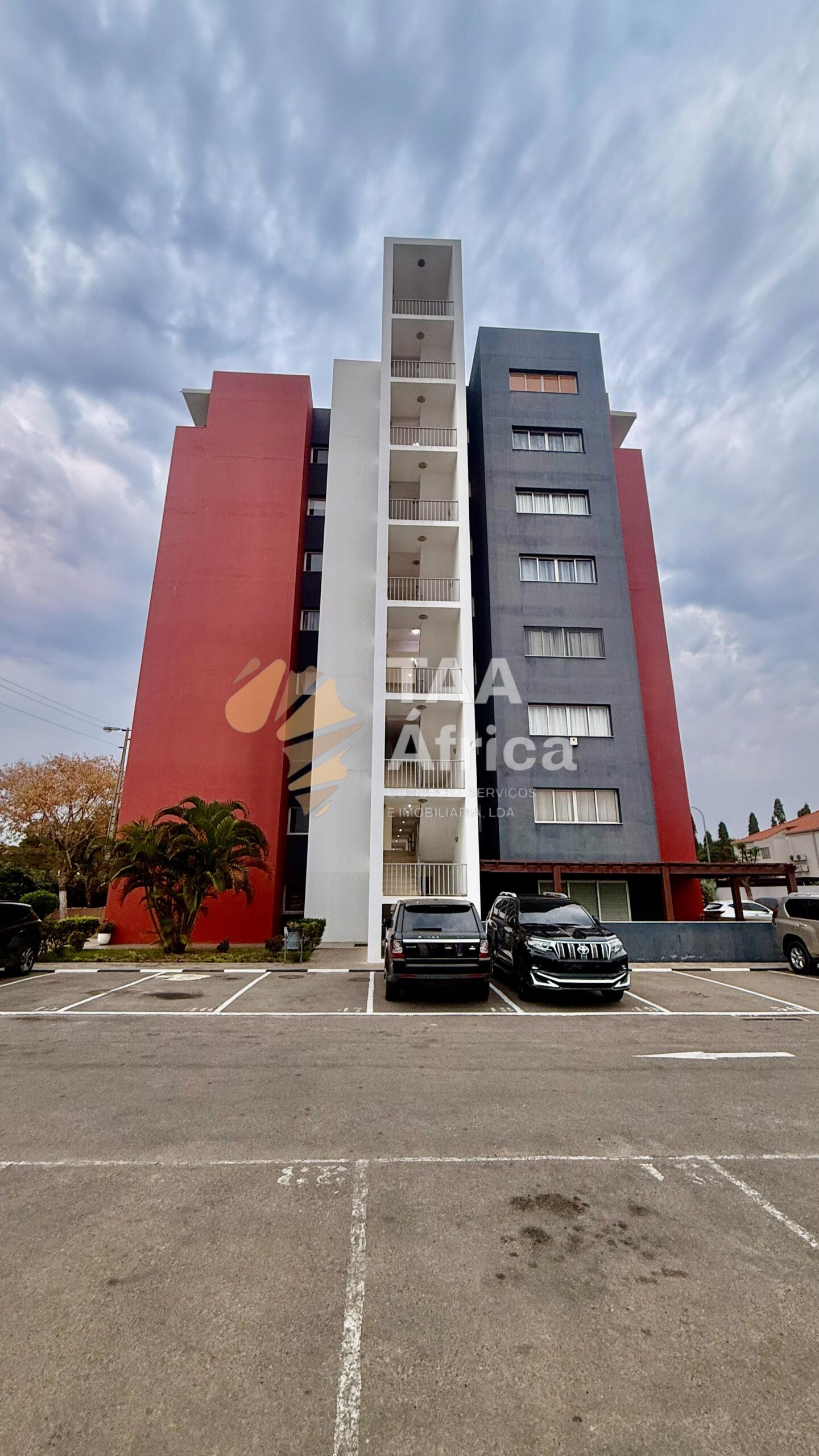 APARTAMENTO T3 NO CONDOMÍNIO SAFIRA