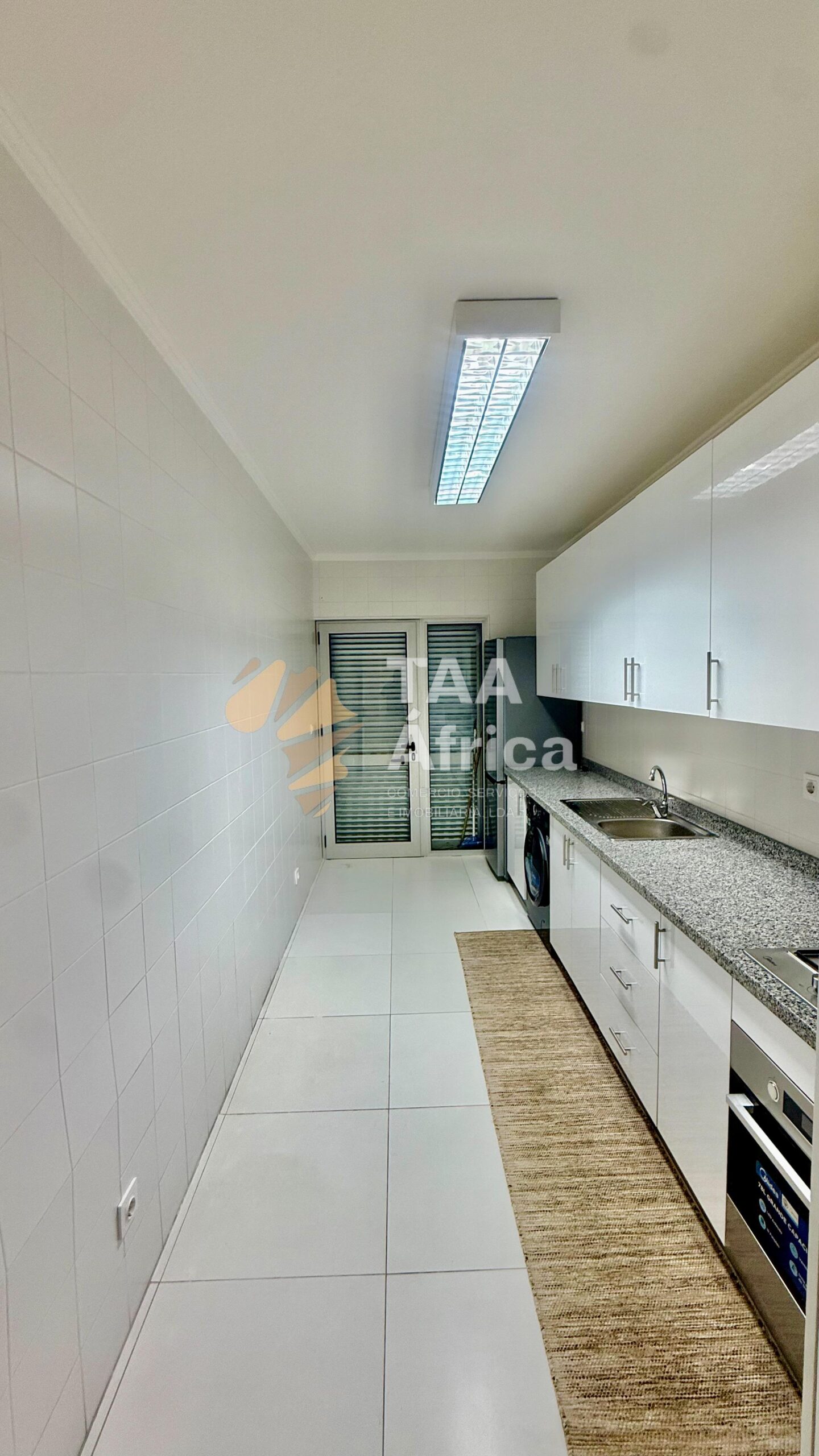 APARTAMENTO T3 NO CONDOMÍNIO SAFIRA