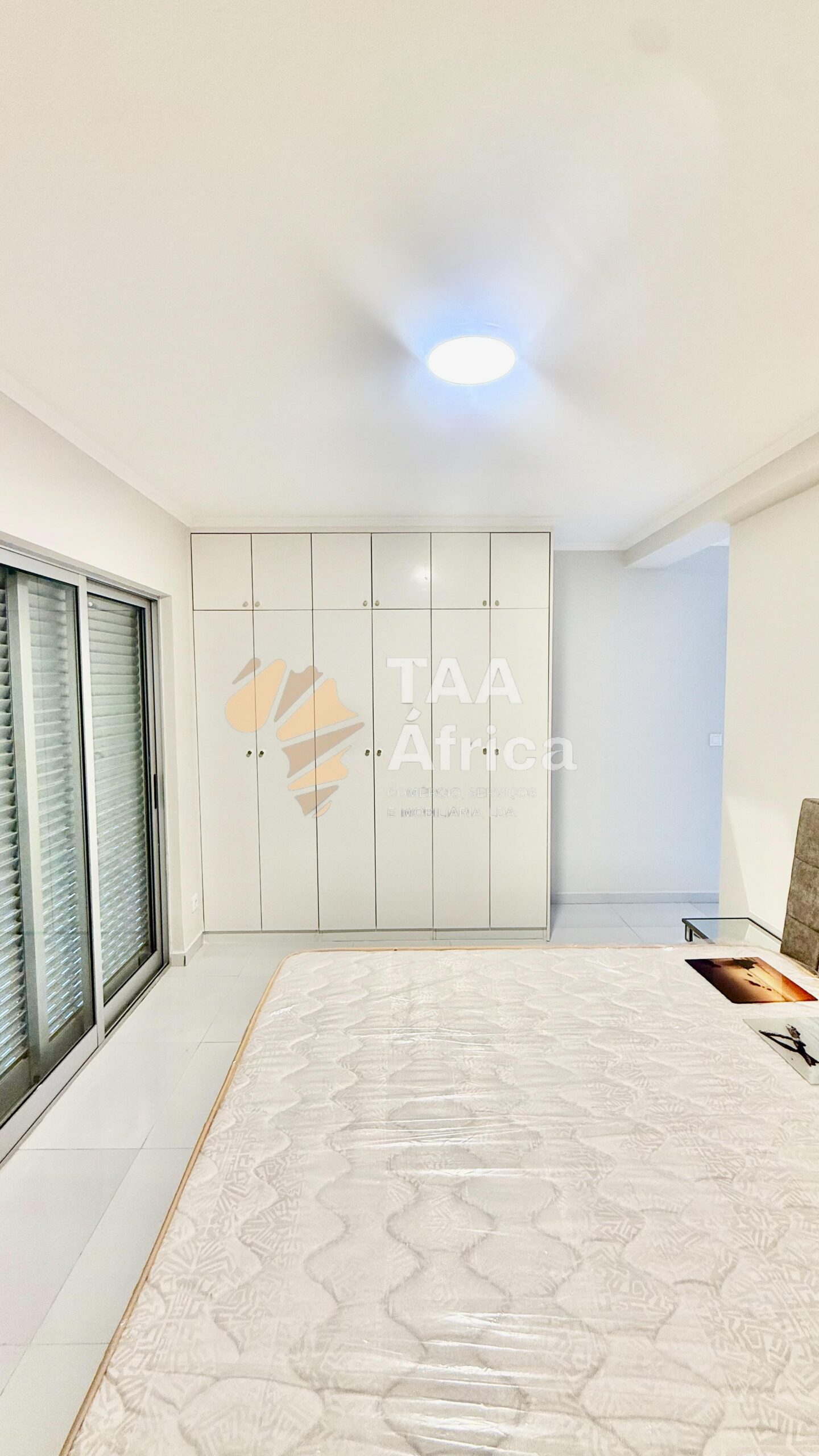 APARTAMENTO T3 NO CONDOMÍNIO SAFIRA