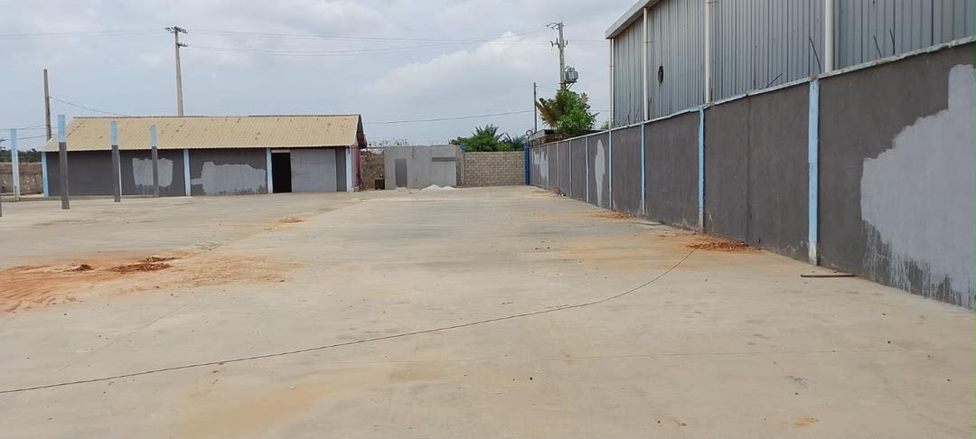 TERRENO DE 4.500M2 COM ESTAÇÃO DE SERVIÇO EM KIKUXI, VIANA