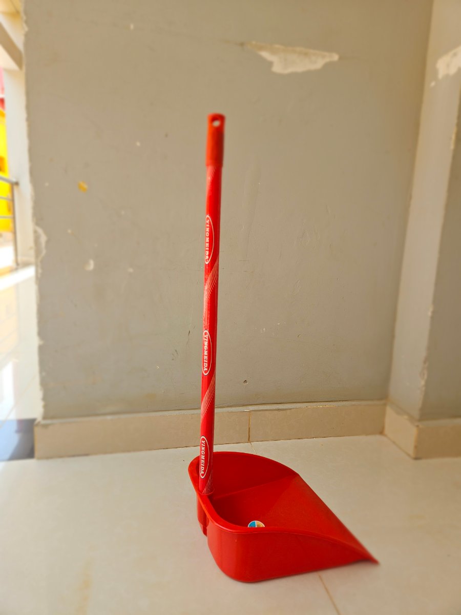 Pá do lixo com cabo