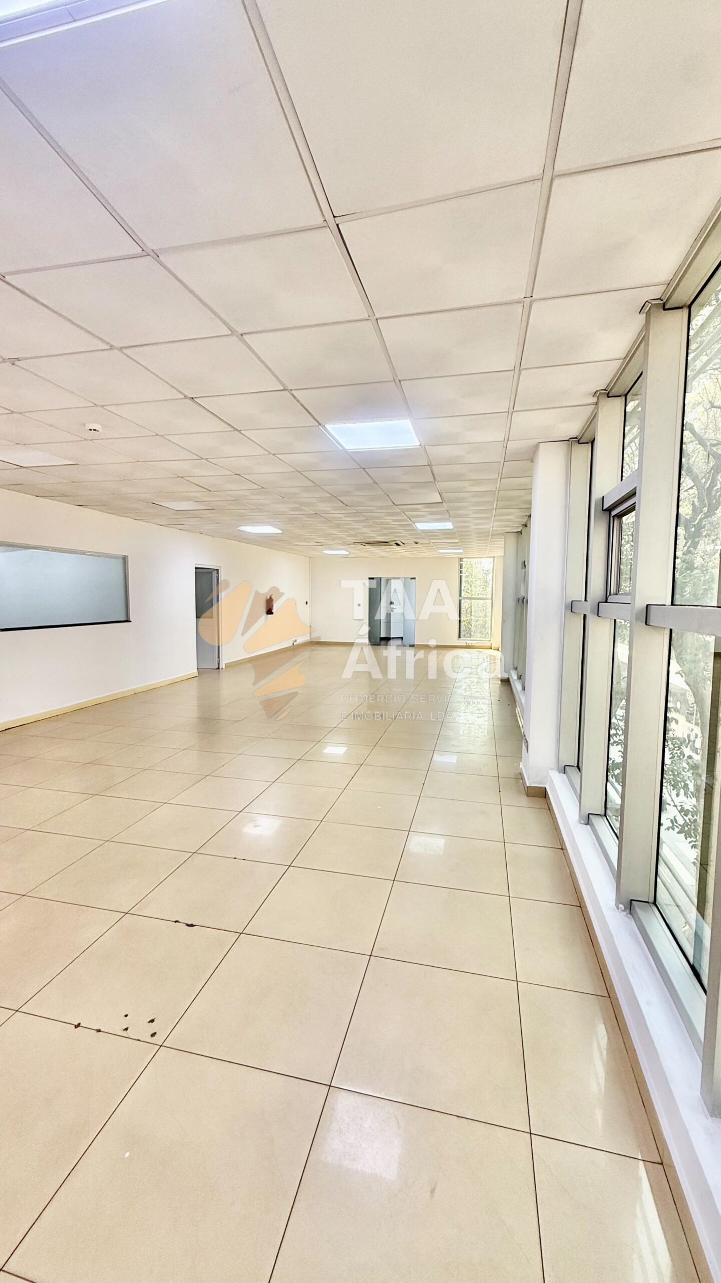ESCRITÓRIO DE 366M2 NO EDIFÍCIO ORQUÍDEA – INGOMBOTA