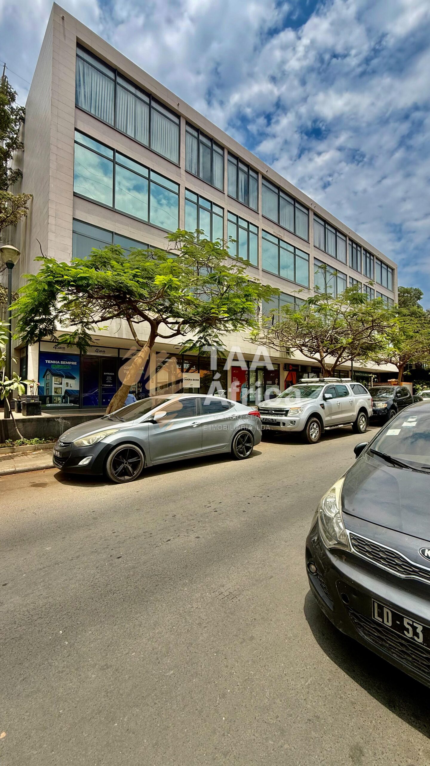 ESCRITÓRIO DE 450M2 NO EDIFÍCIO CAHORA BASSA – PATRIOTA